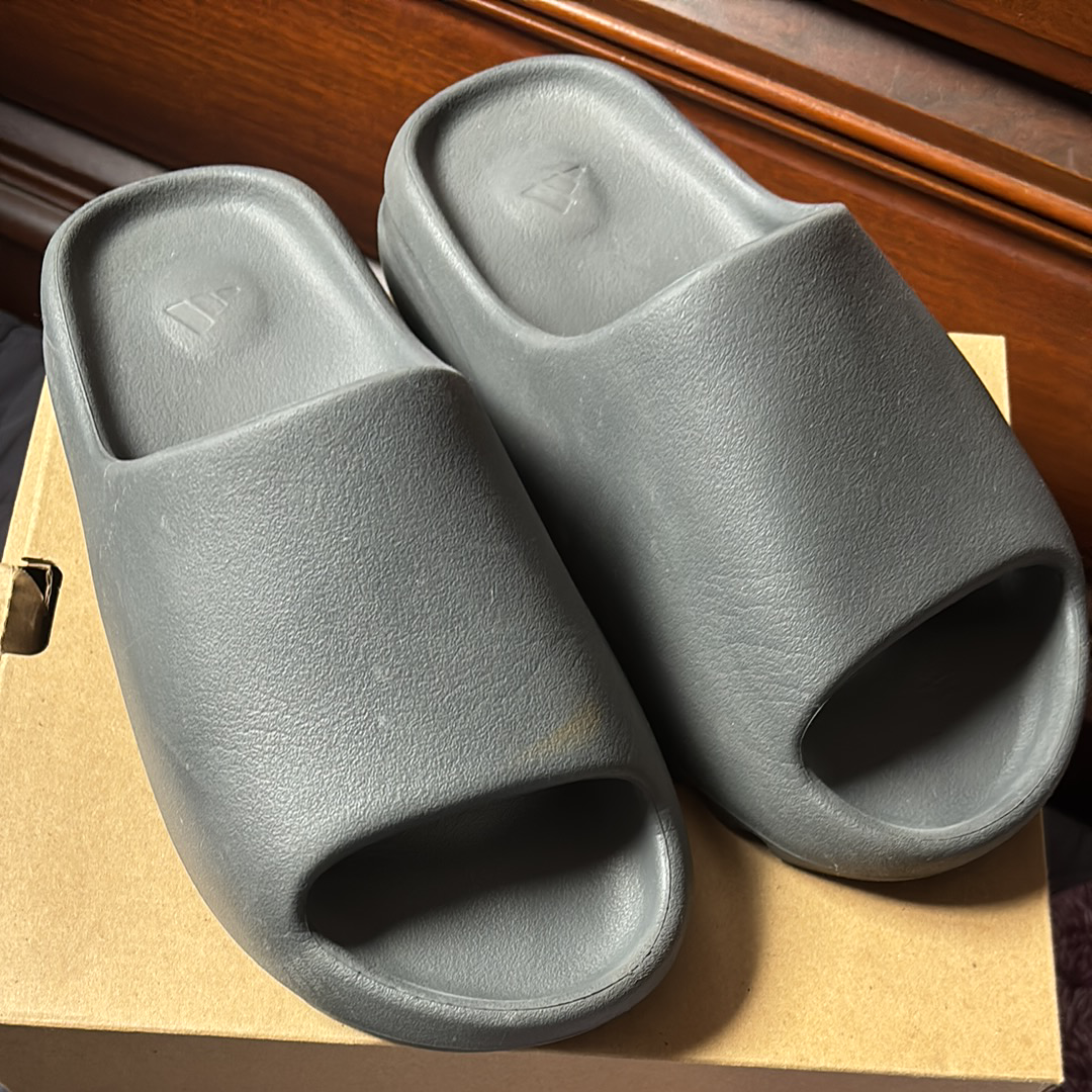 アディダス イージースライド "スレートグレー"