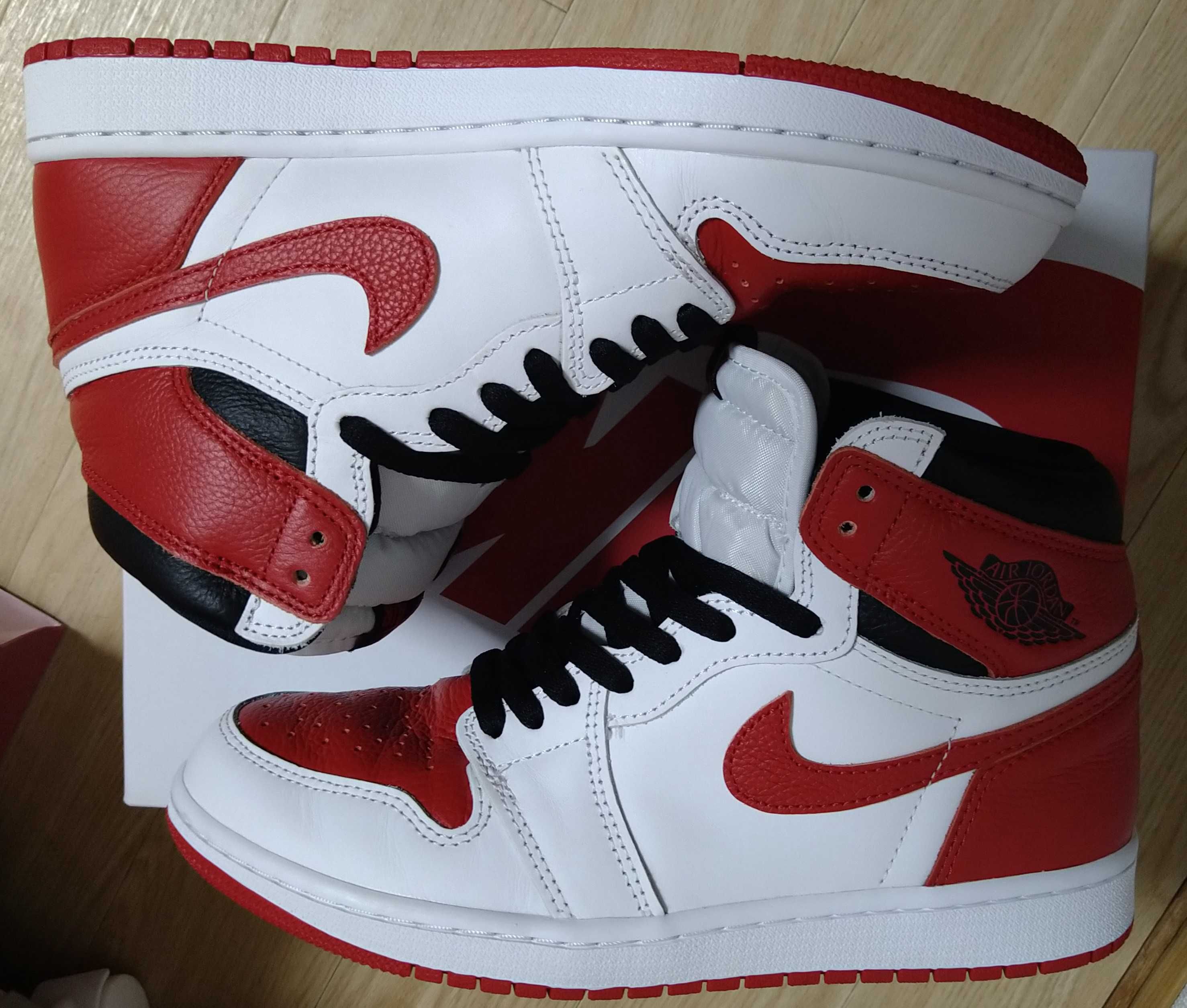 Nike Air Jordan 1 High OG "Heritage" 