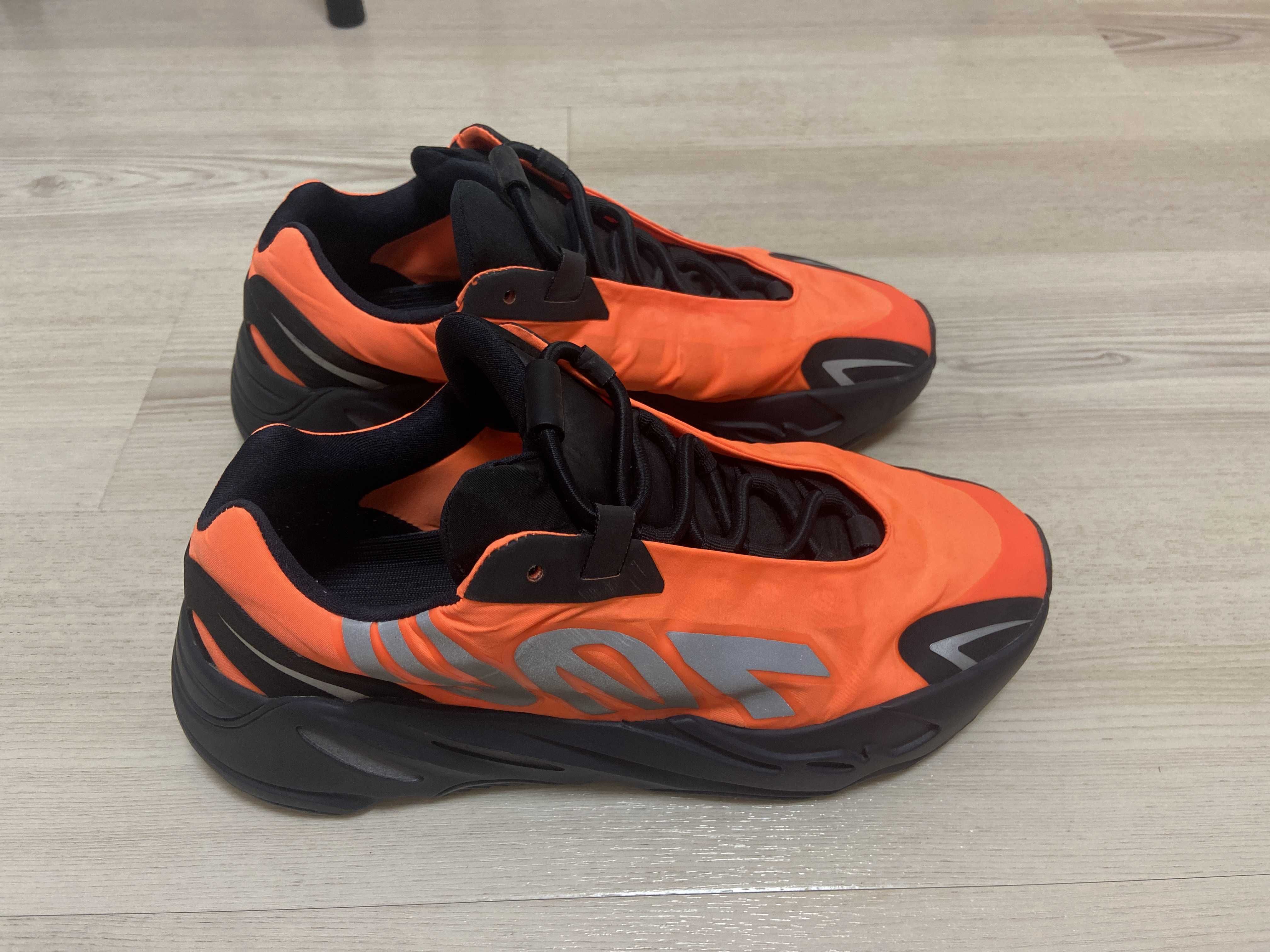 ADIDAS 700 MNVN "ORANGE"