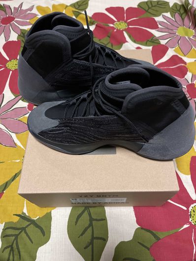 ADIDAS YEEZY Quantum "Onyx"