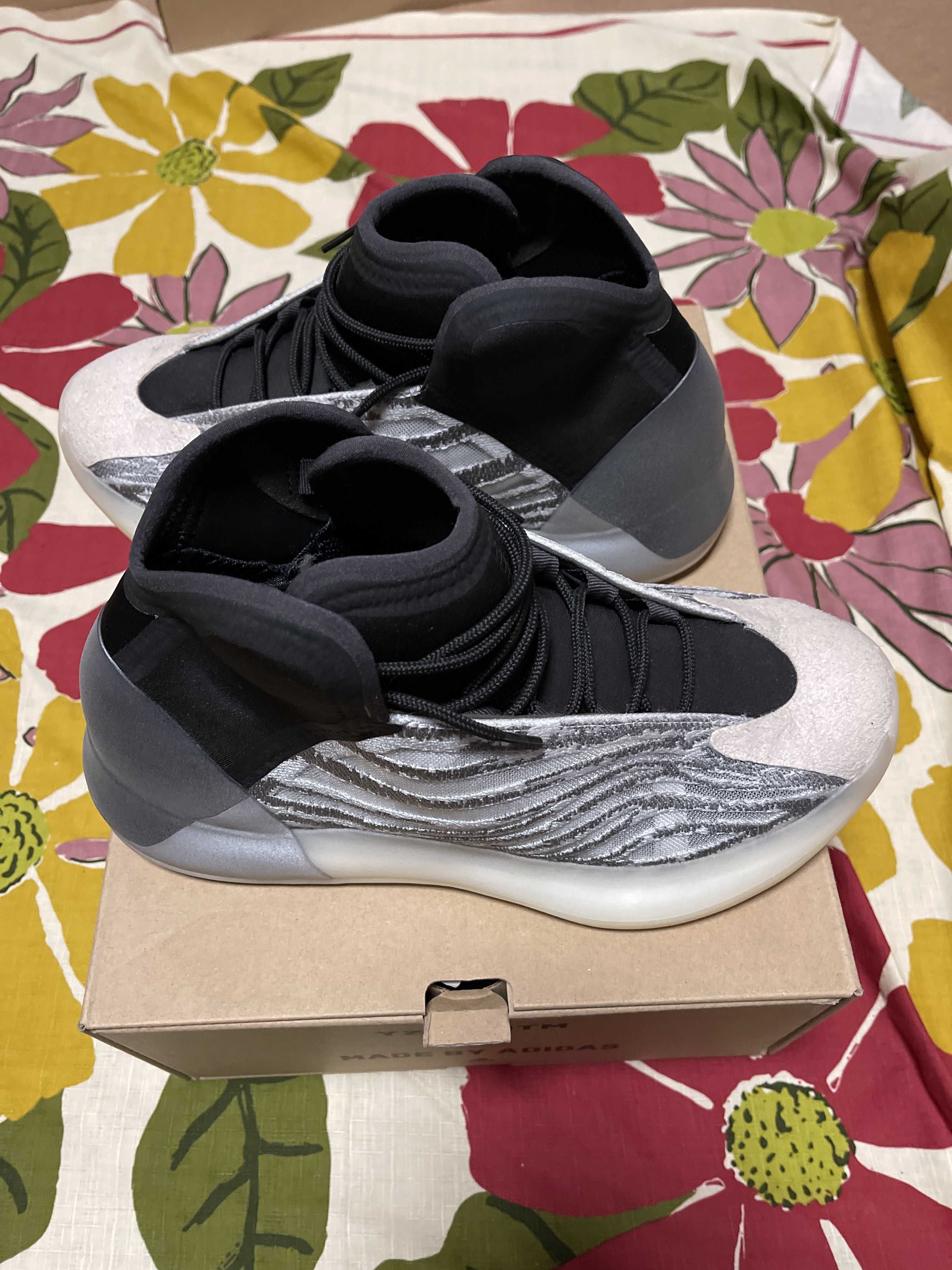 adidas YEEZY Quantum "QNTM"