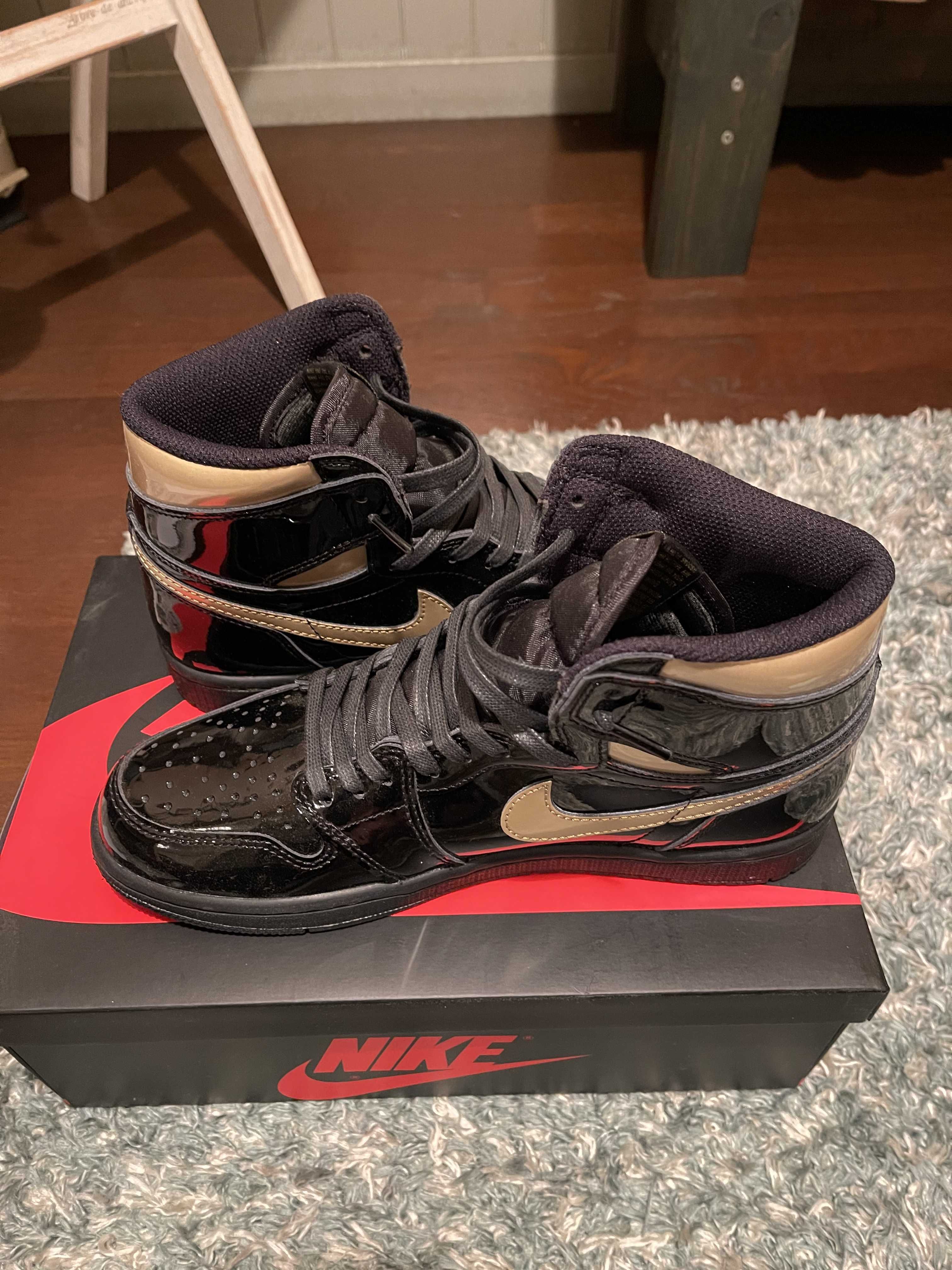 Nike Air Jordan 1 High OG "Black-Metalic Gold"