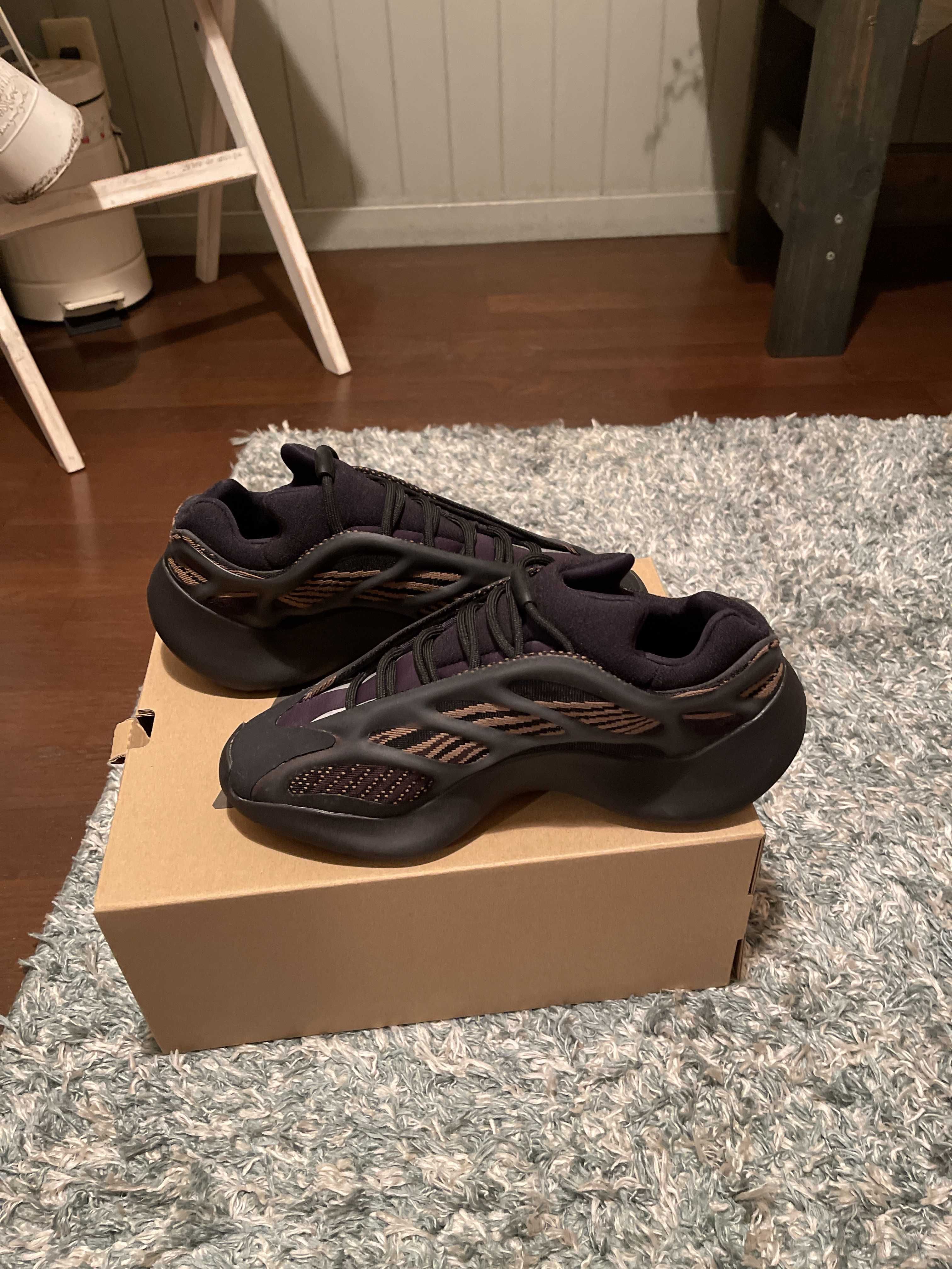 adidas YEEZY 700V3 "Clay Brown"