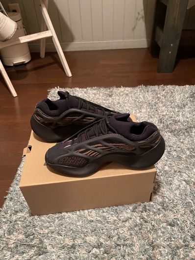 adidas YEEZY 700V3 "Clay Brown"