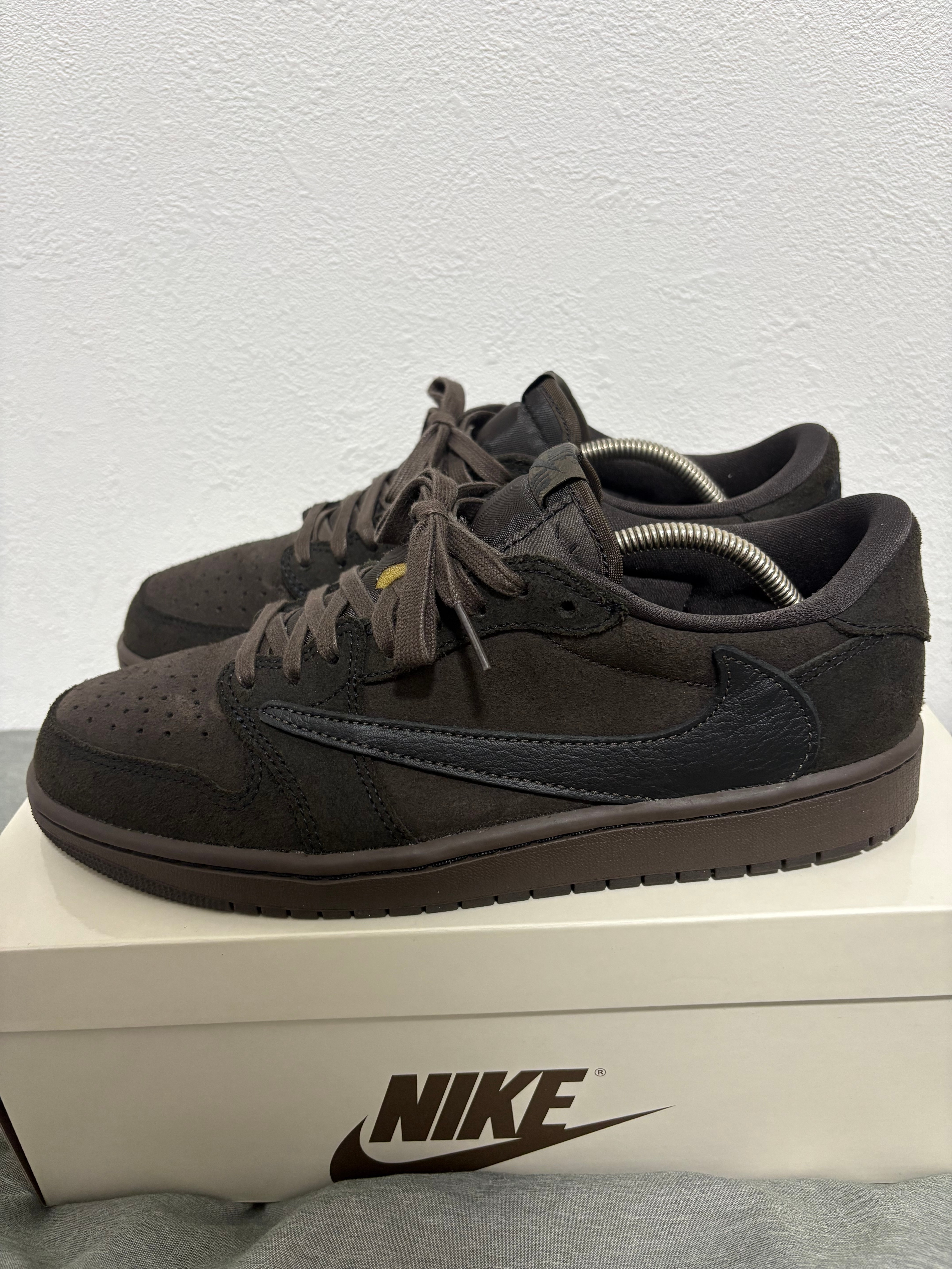 Travis Scott × Nike Air Jordan 1 Low OG SP "Velvet Brown and Dark Mocha"