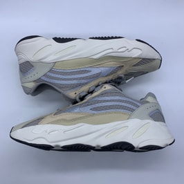 アディダス イージーブースト700V2 "クリーム"