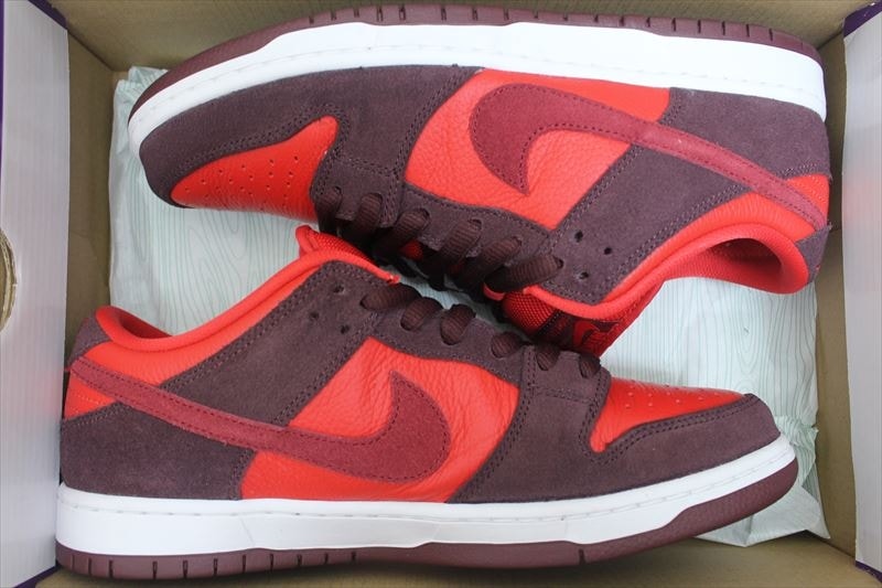 Nike SB Dunk Low "Cherry"
