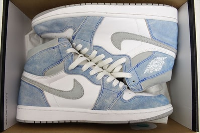 Nike Air Jordan 1 High OG "Hyper Royal"