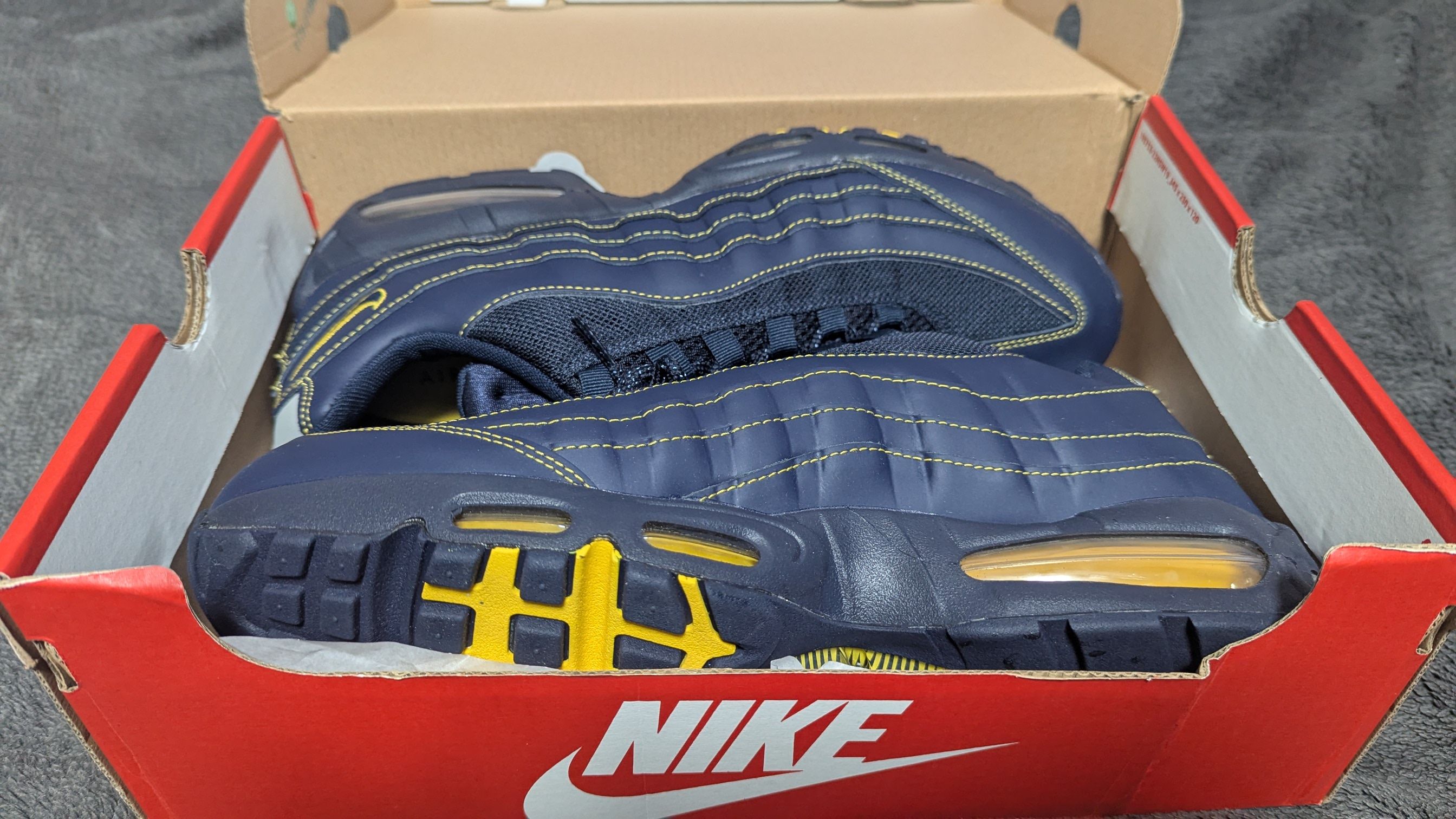 Nike Air Max 95 OG Big Bubble "Obsidian/Varsity Maize"