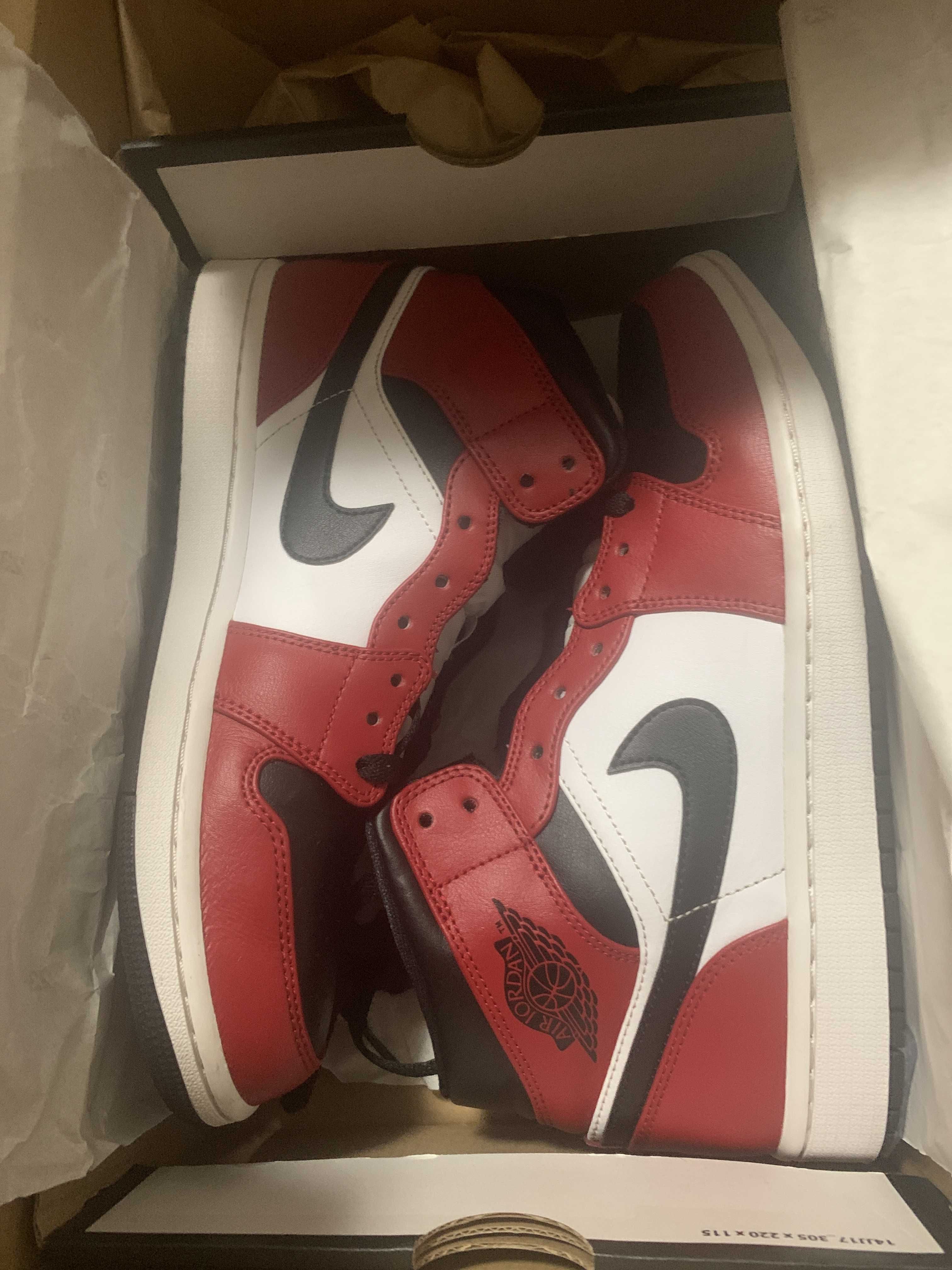 Nike Air Jordan 1 Mid "Chicago Black Toe"