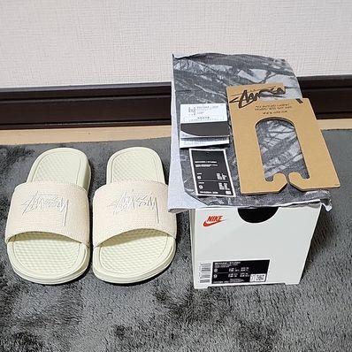 STUSSY × NIKE BENASSI SLIDE "STONE"