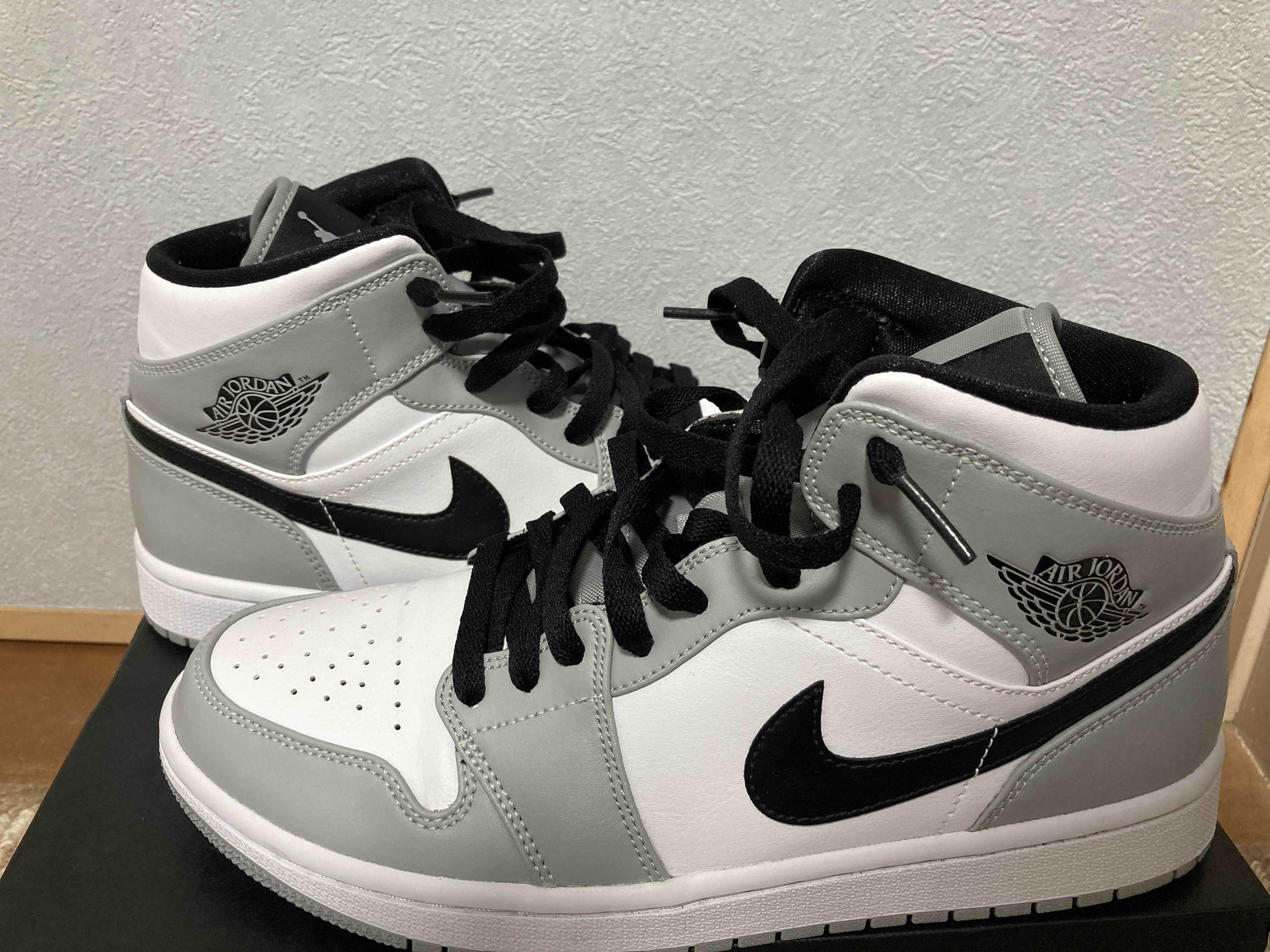 Nike Air Jordan 1 Mid "Light Smoke Grey/White/Black"