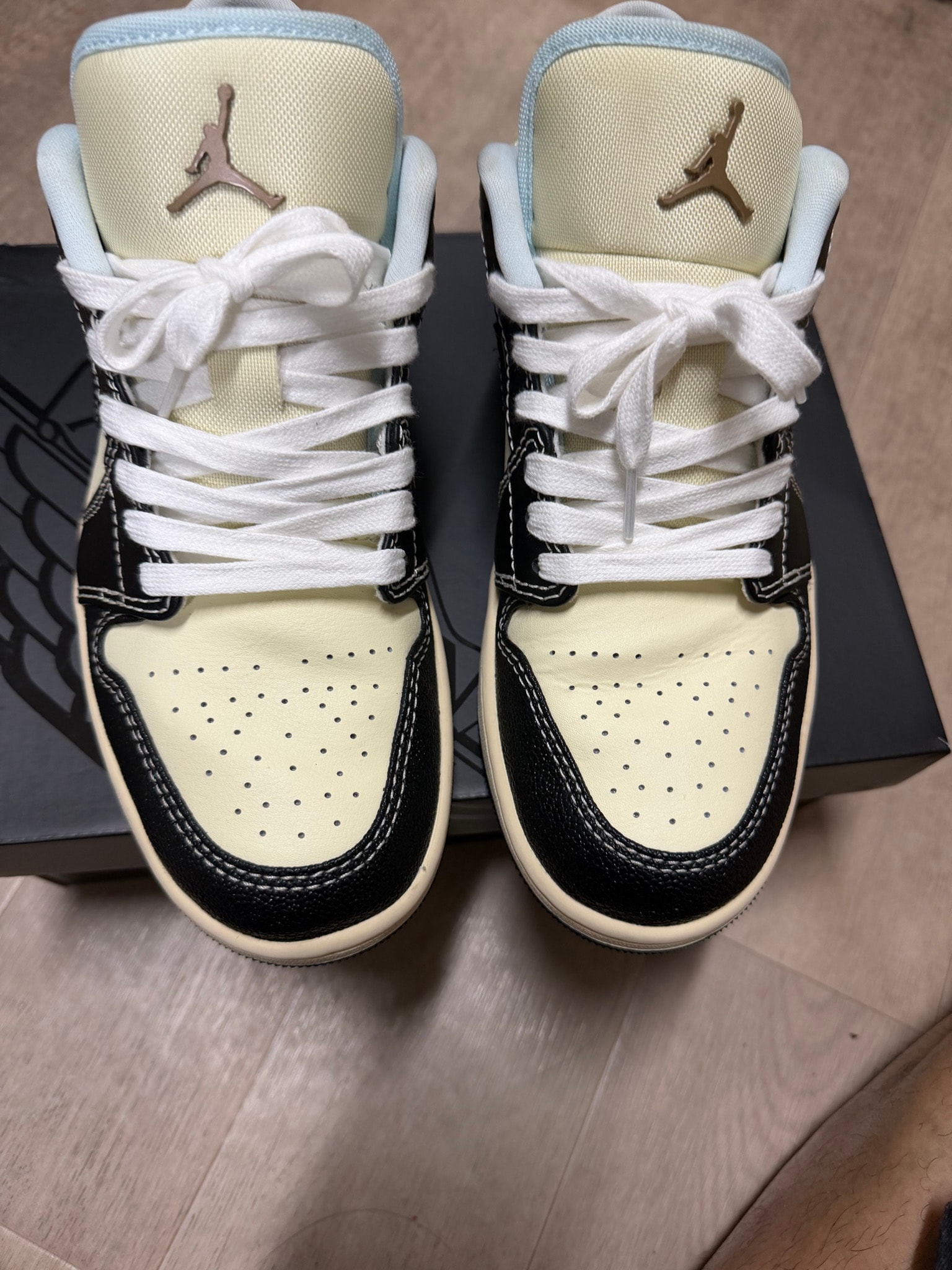 Nike Air Jordan 1 Retro Low SE "Coconut Milk/Glacier Blue"
