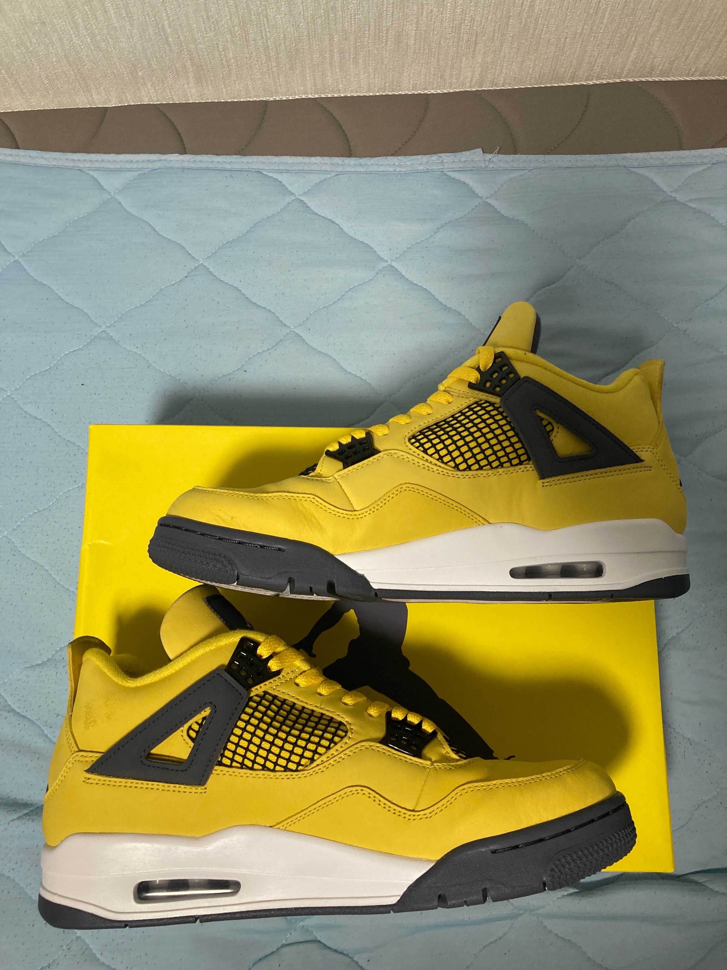 Nike Air Jordan 4 "Tour Yellow"