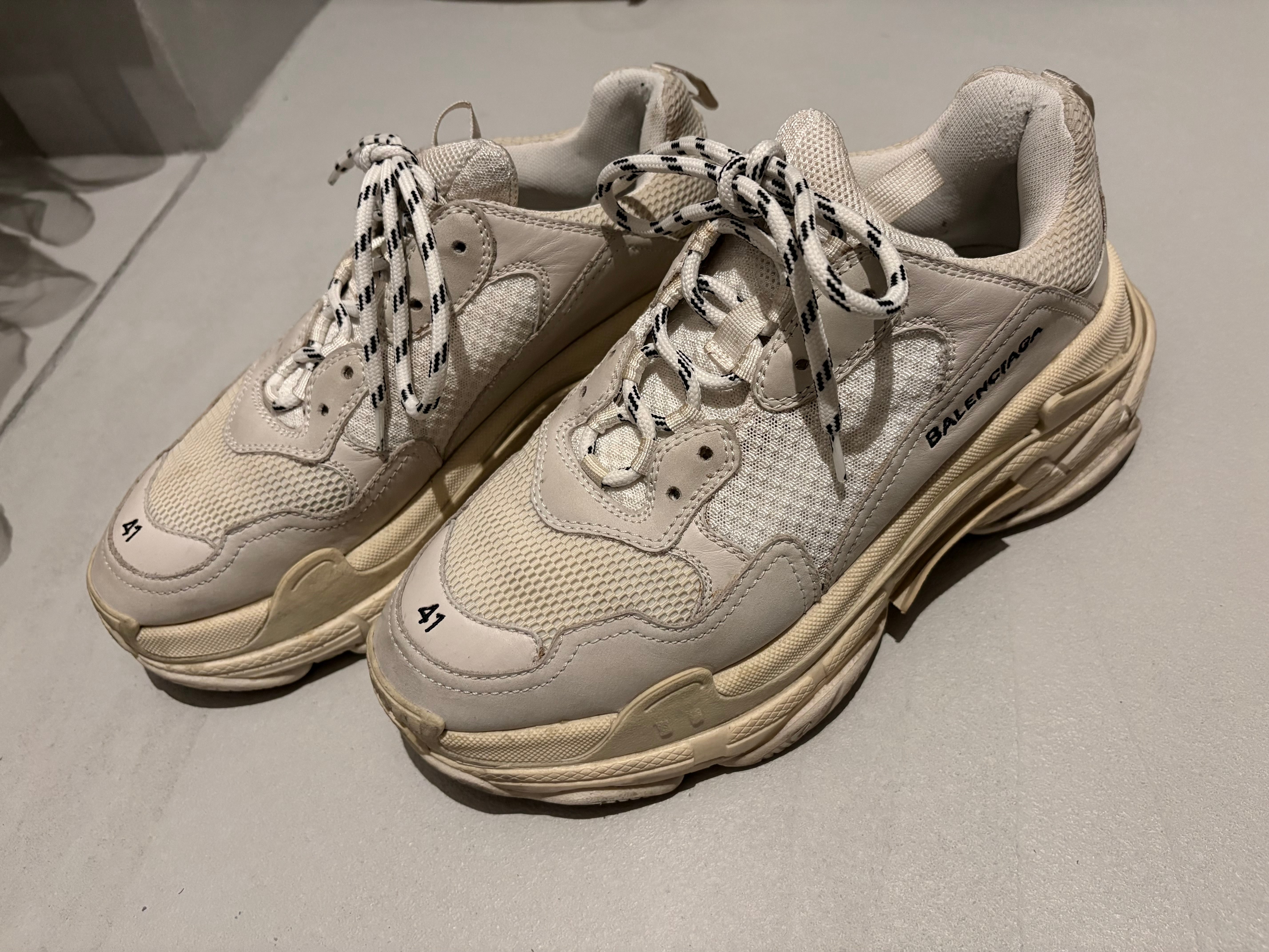 バレンシアガ トリプルS "ホワイト"