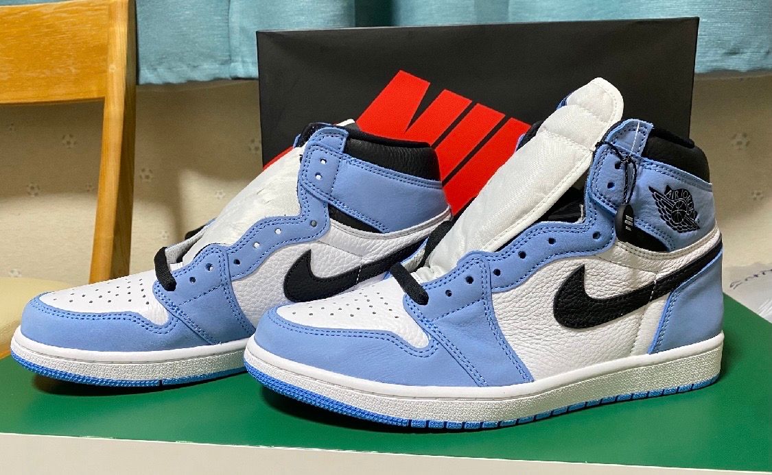 Nike Air Jordan 1 High OG "University Blue"