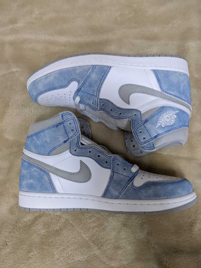 Nike Air Jordan 1 High OG "Hyper Royal"