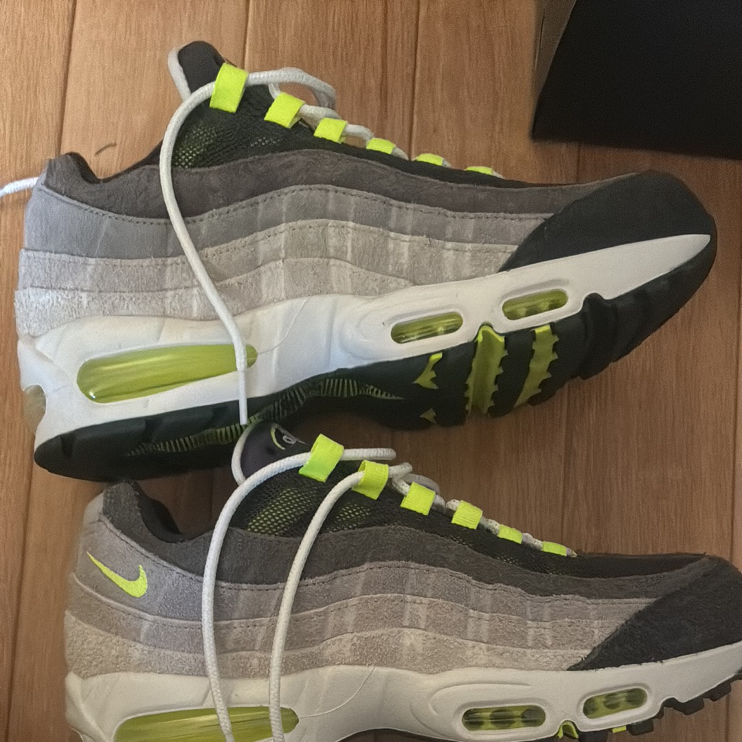 モマデザインストア エクスクルーシブ ナイキ エアマックス95 OG "リバースネオン"