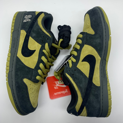 Supreme × Nike SB Dunk Low "Camper Green" (Asia Exclusive) (25FW Week2)