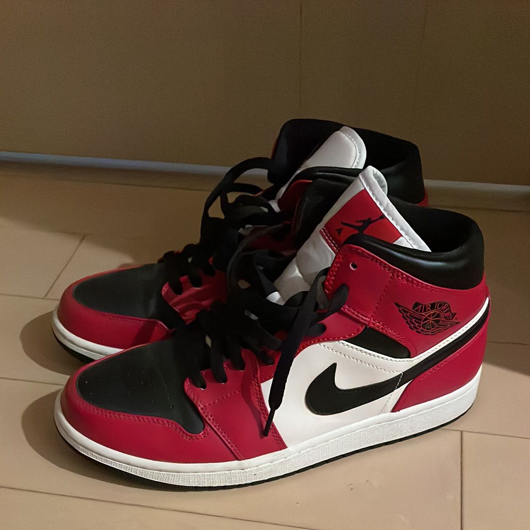 Nike Air Jordan 1 Mid "Chicago Black Toe"