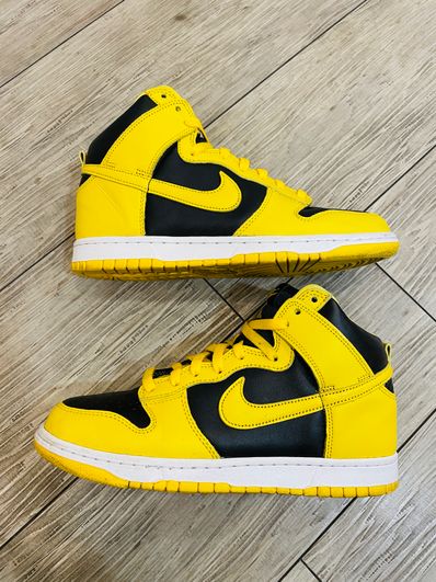 Nike Dunk High "Black/Varsity Maize"