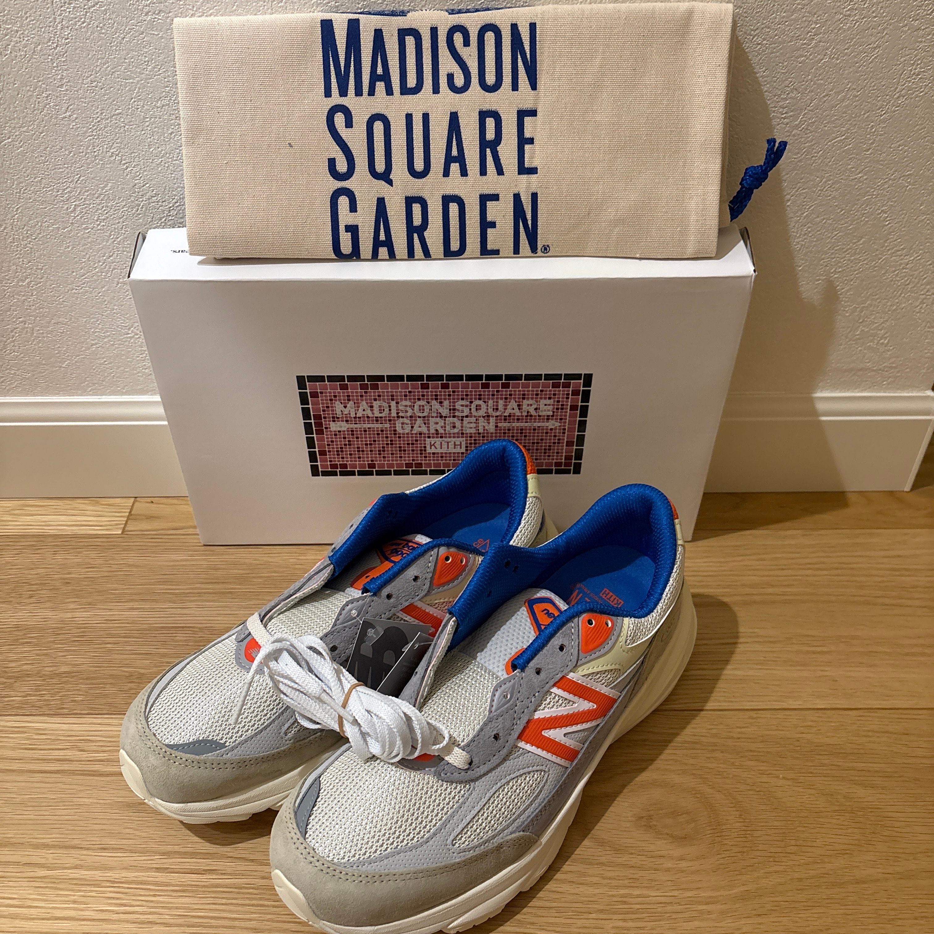 KITH × New Balance 990V6 Madison Square Garden "Sanddrift"