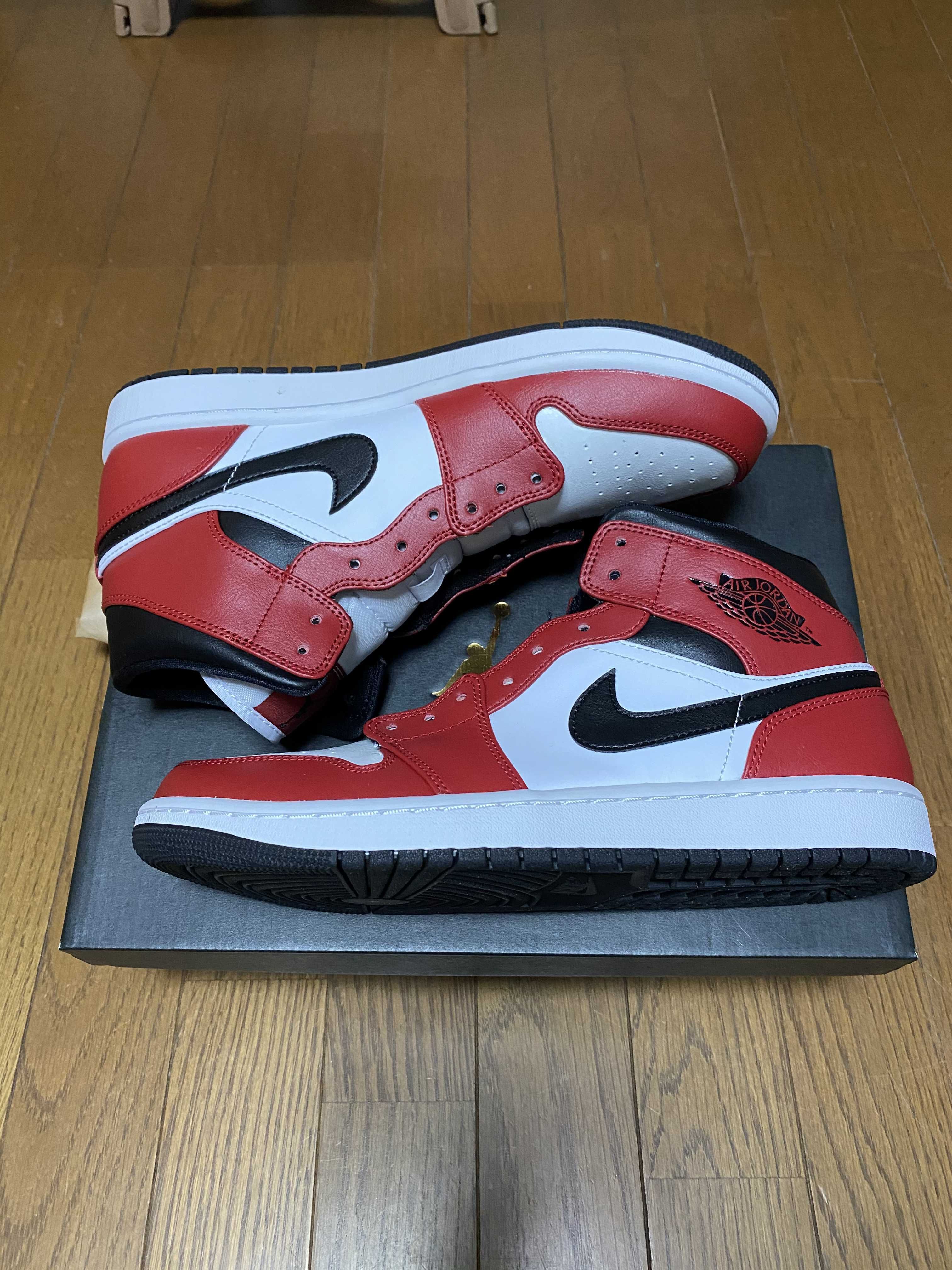 Nike Air Jordan 1 Mid "Chicago Black Toe"