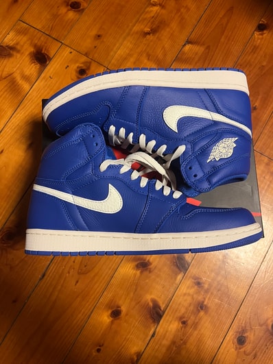 Nike Air Jordan 1 Retro High "Hyper Royal"