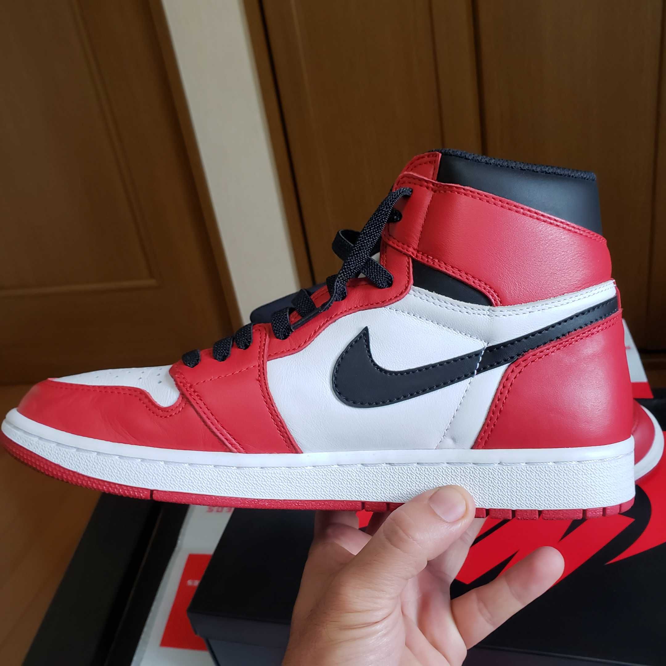 Nike Air Jordan 1 Retro High "Chicago" (2015)