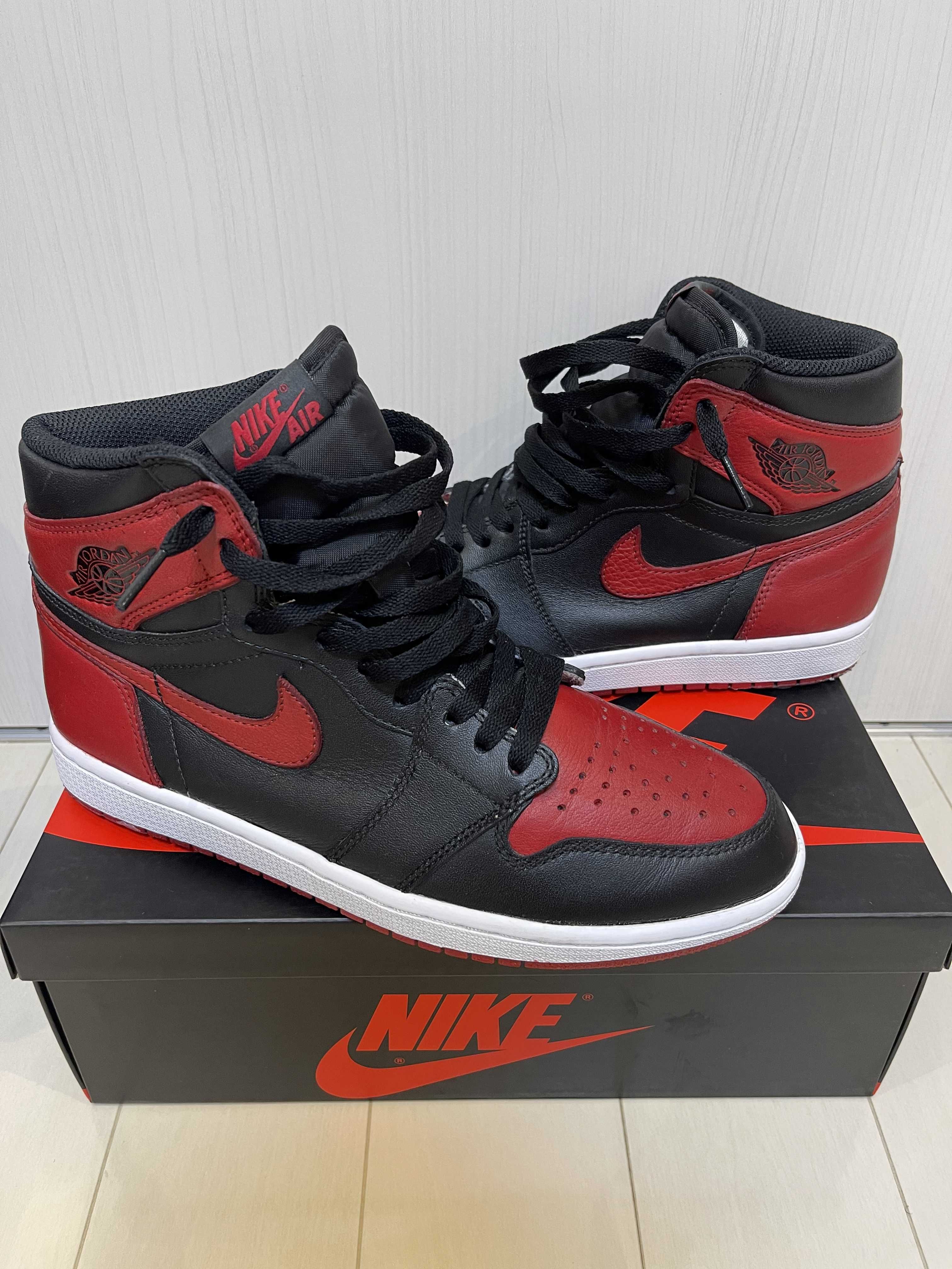 Nike Air Jordan 1 Retro High OG "Bred/Banned" (2016)