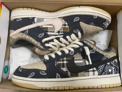 Travis Scott × Nike SB Dunk Low "Black/Parachute Beige"