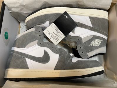 Nike Air Jordan 1 Retro High OG "Black and Smoke Grey"