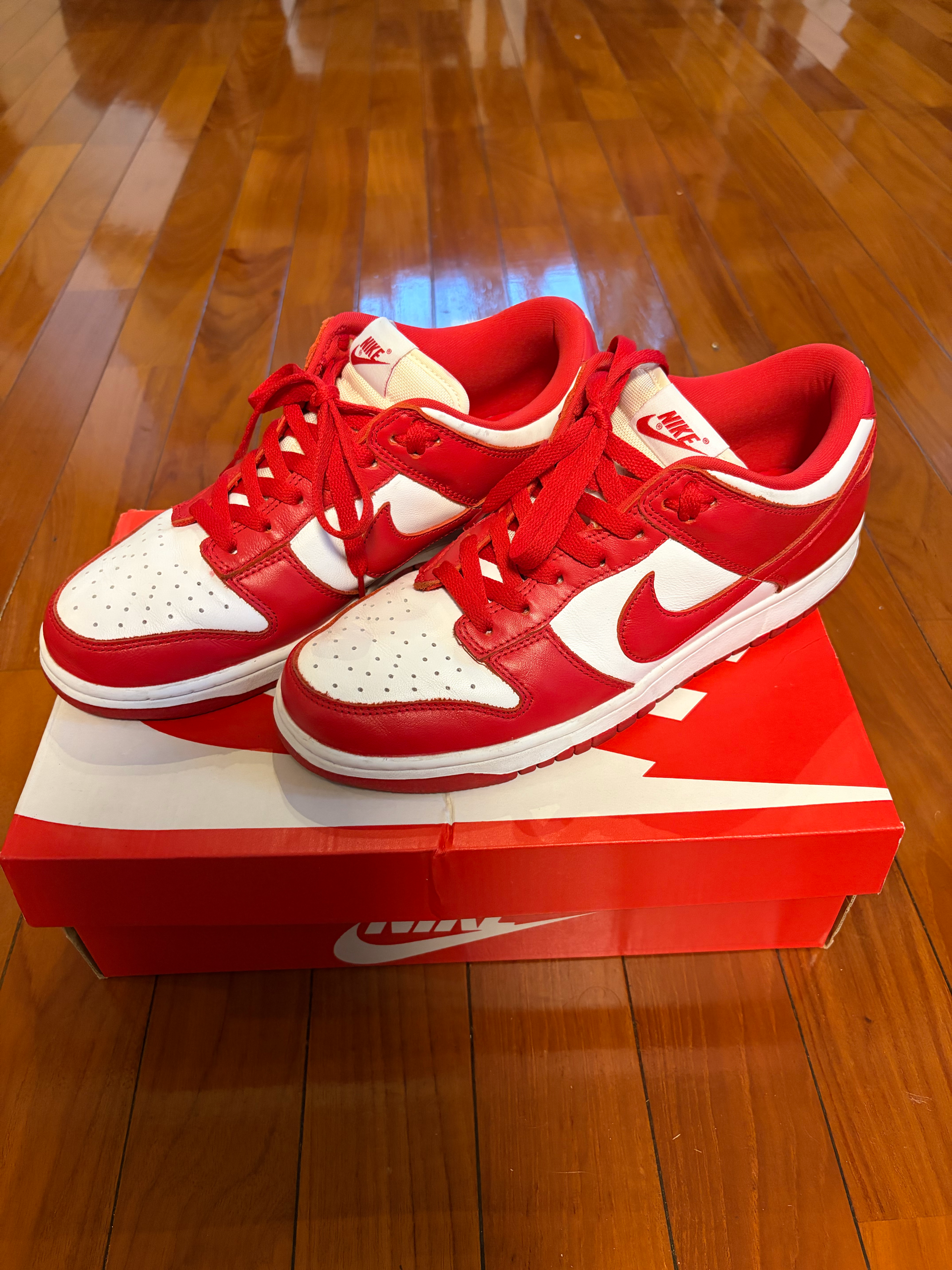 Nike Dunk Low SP "White and University Red"