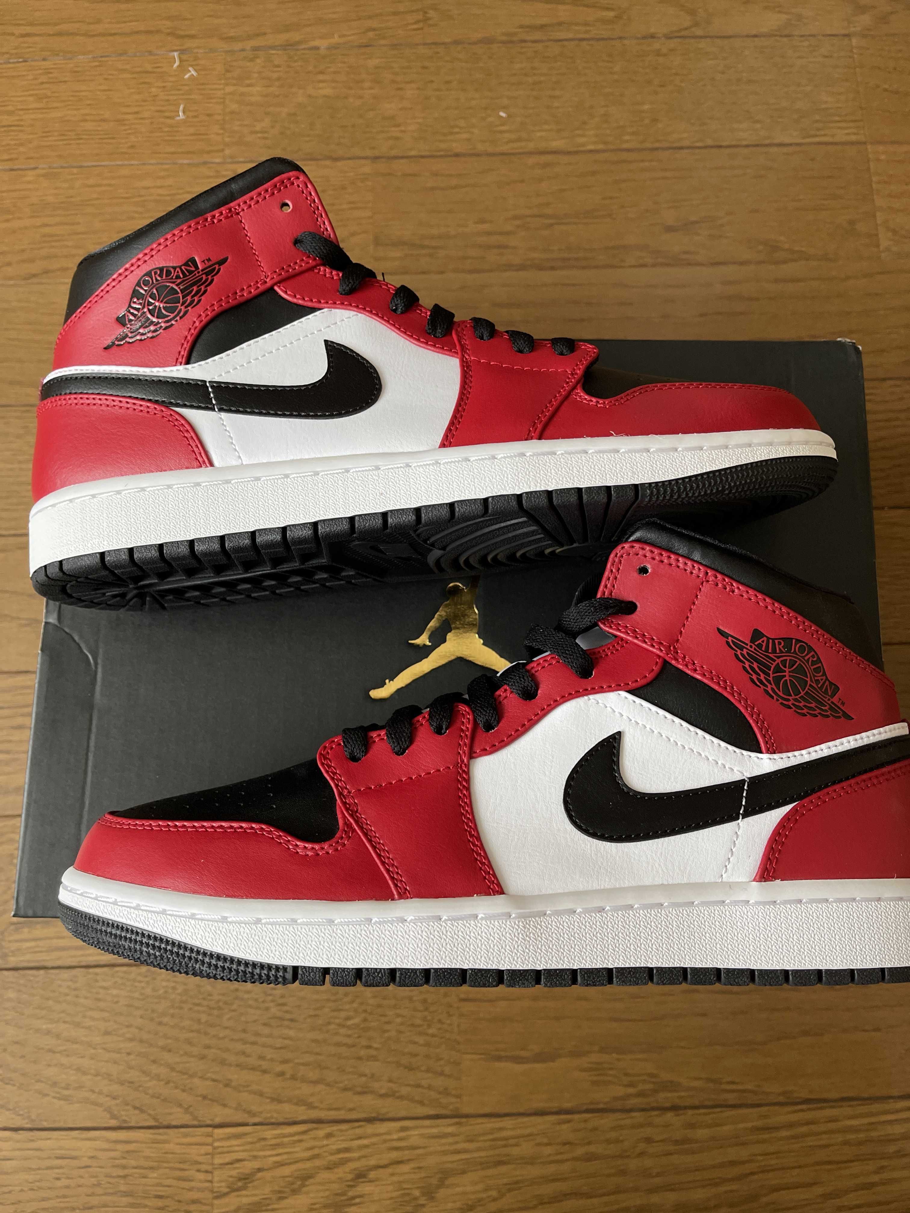 Nike Air Jordan 1 Mid "Chicago Black Toe"