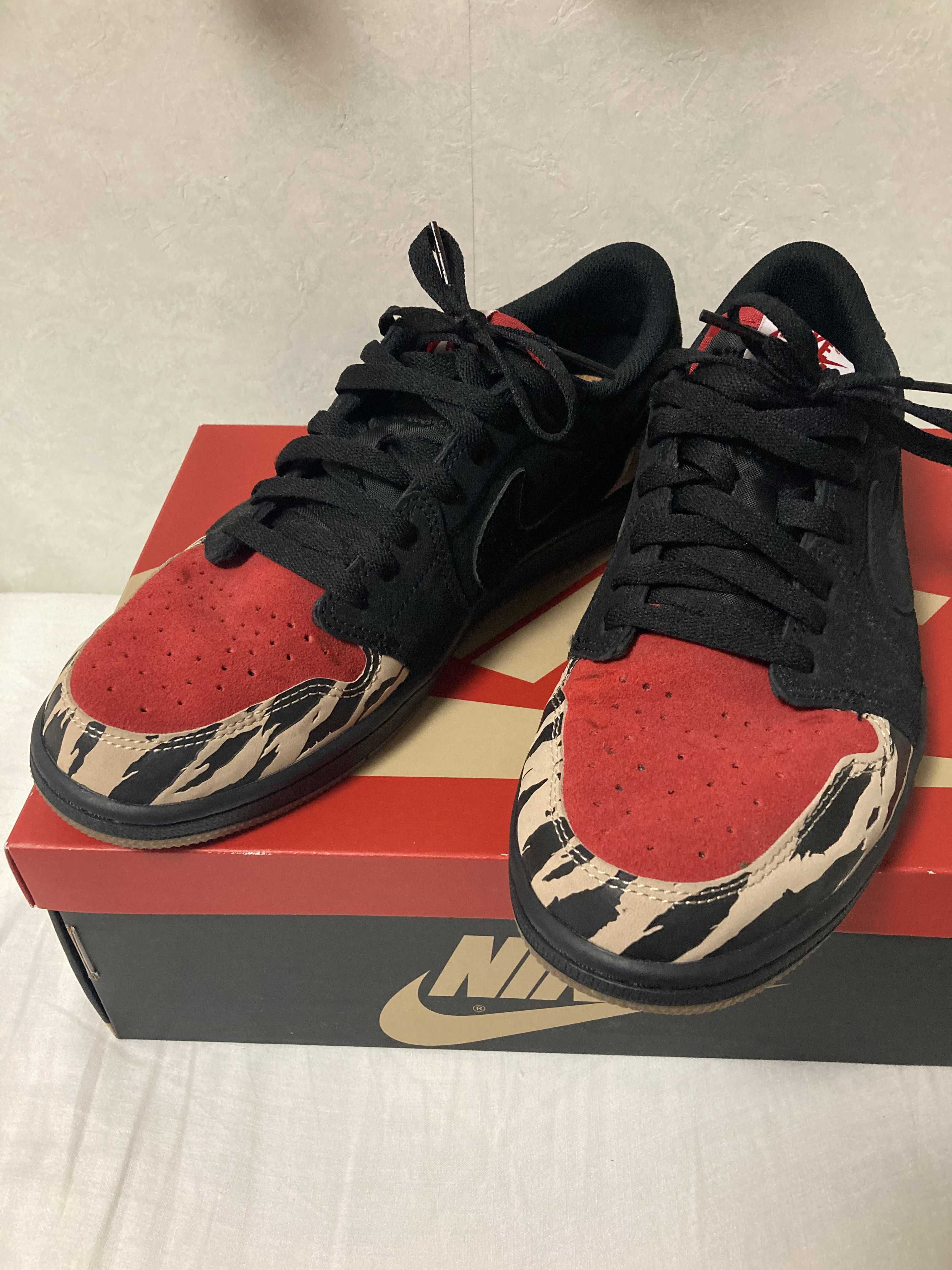 Sole Fly × Nike Air Jordan 1 Low "Black and Sport Red"