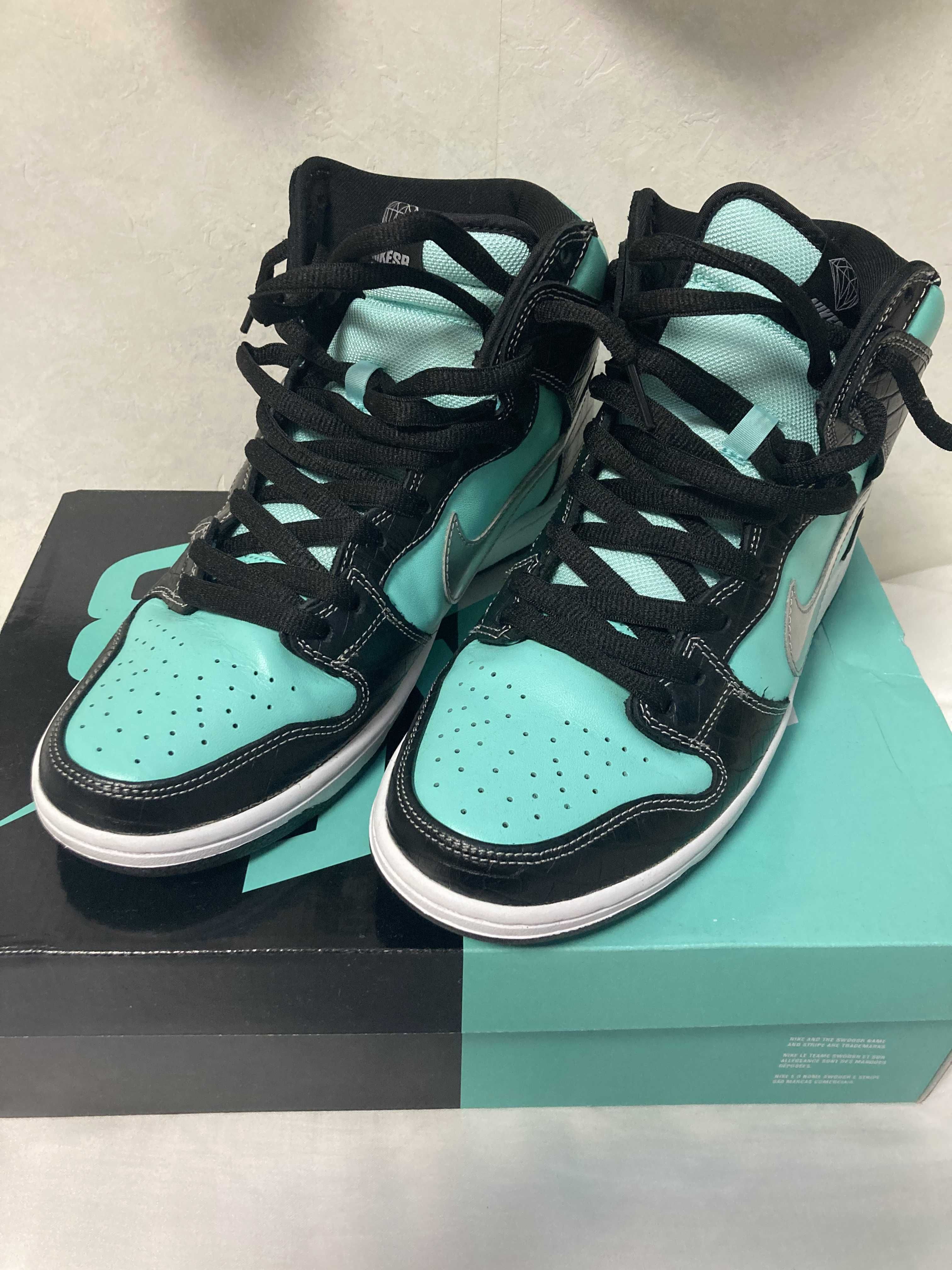 Diamond Supply × Nike SB Dunk High "Tiffany"