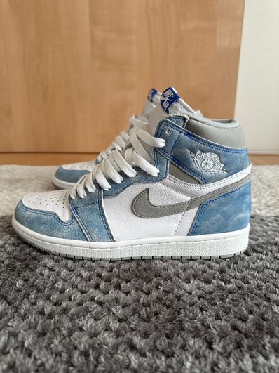 Nike Air Jordan 1 High OG "Hyper Royal"