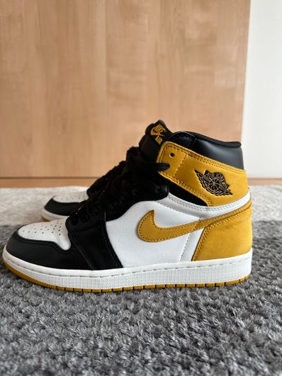 Nike Air Jordan 1 Retro High OG "Black Toe/Yellow Ochre"