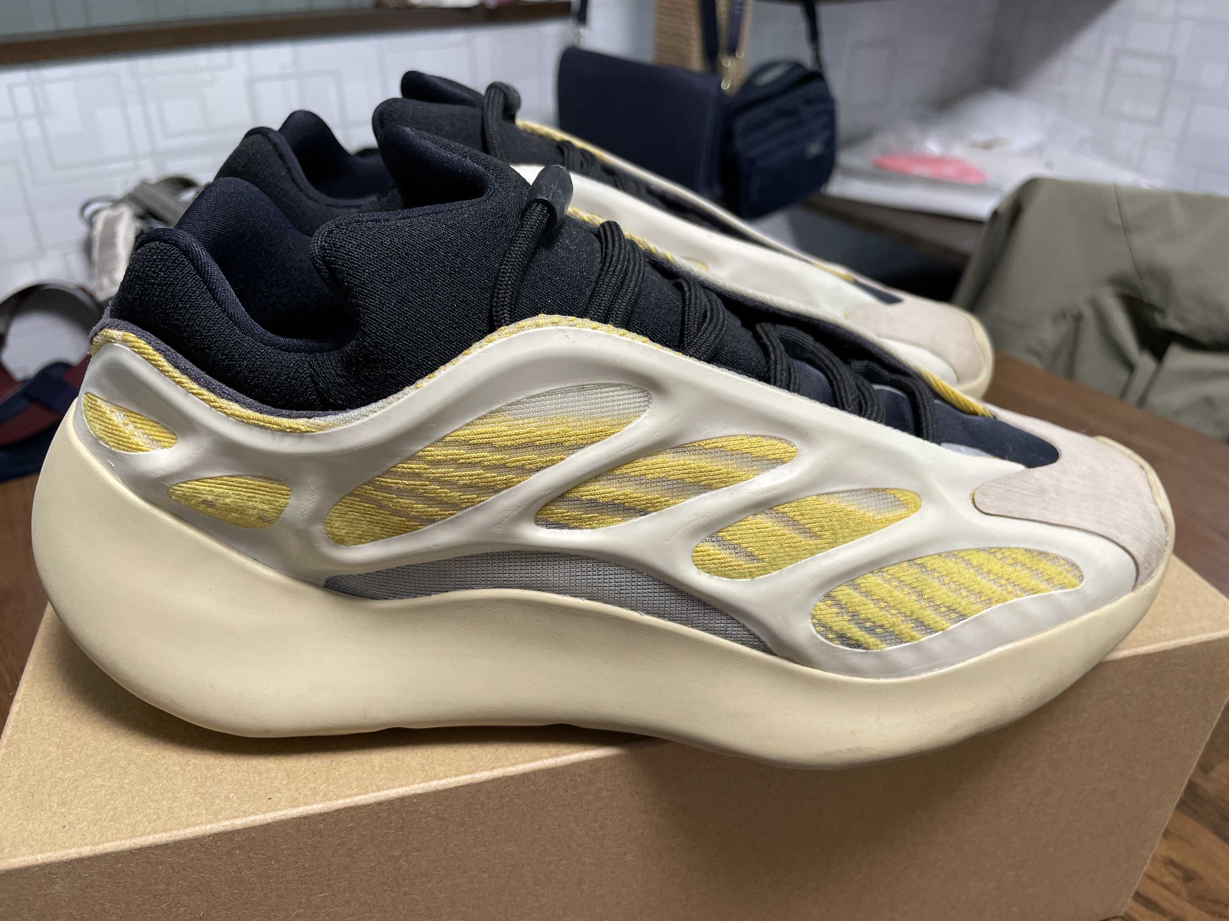 adidas YEEZY 700 V3 "Safflower"