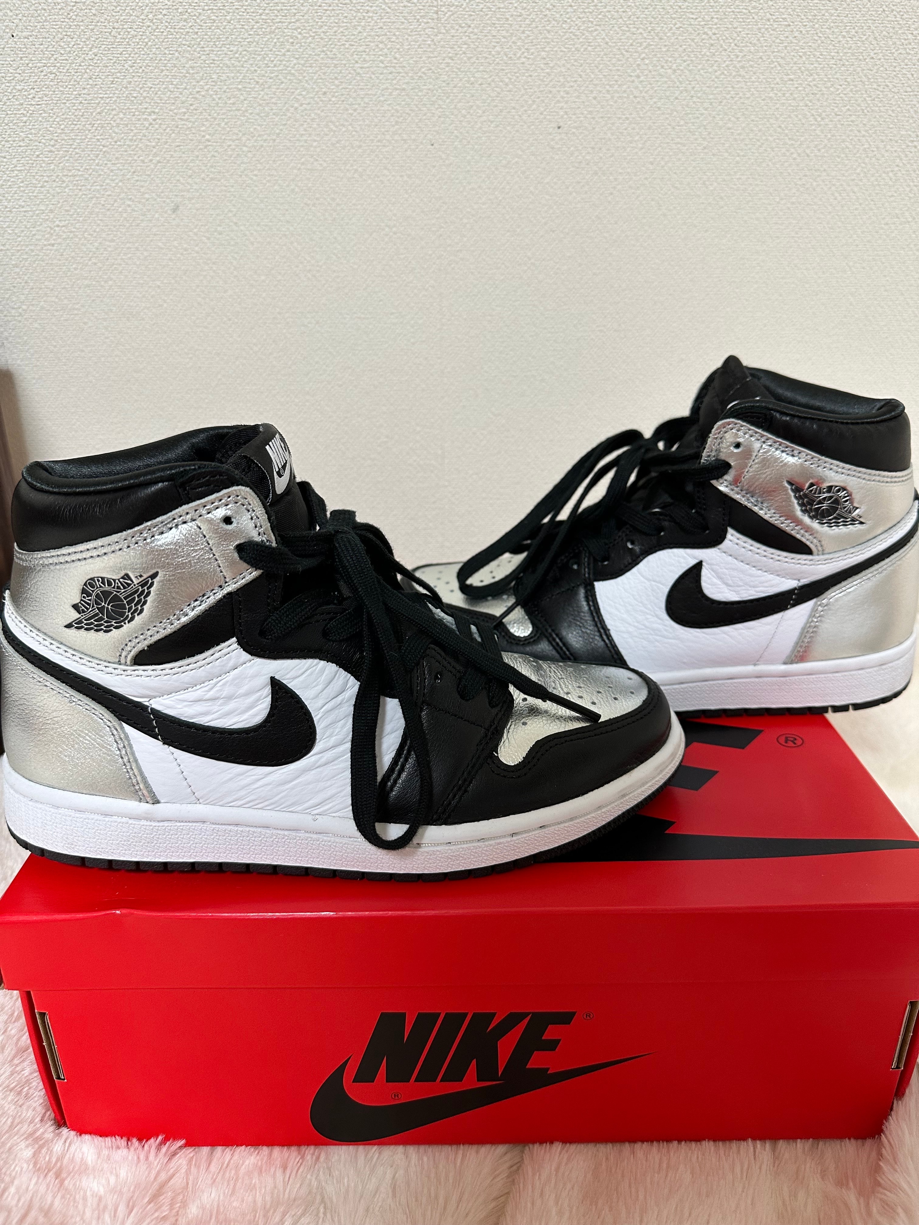 Nike Women's Air Jordan 1 Retro High OG "Silver Toe"