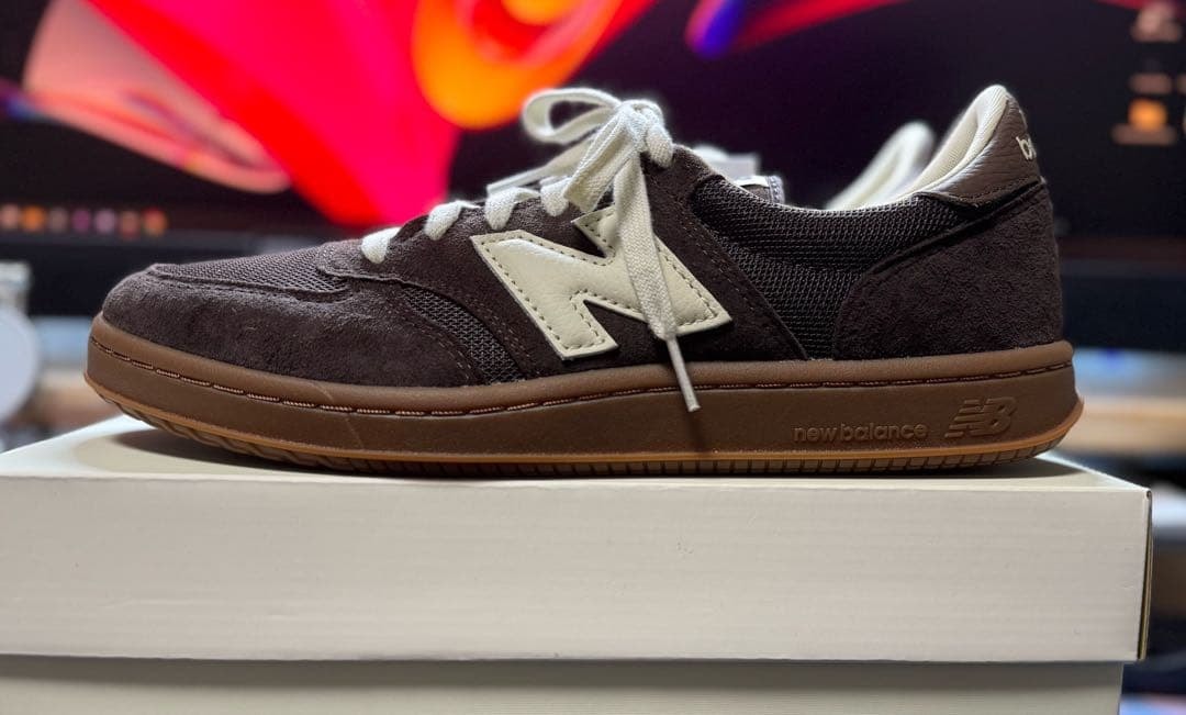 オーラリー × ニューバランス T500 "ヴィンテージブラウン"
