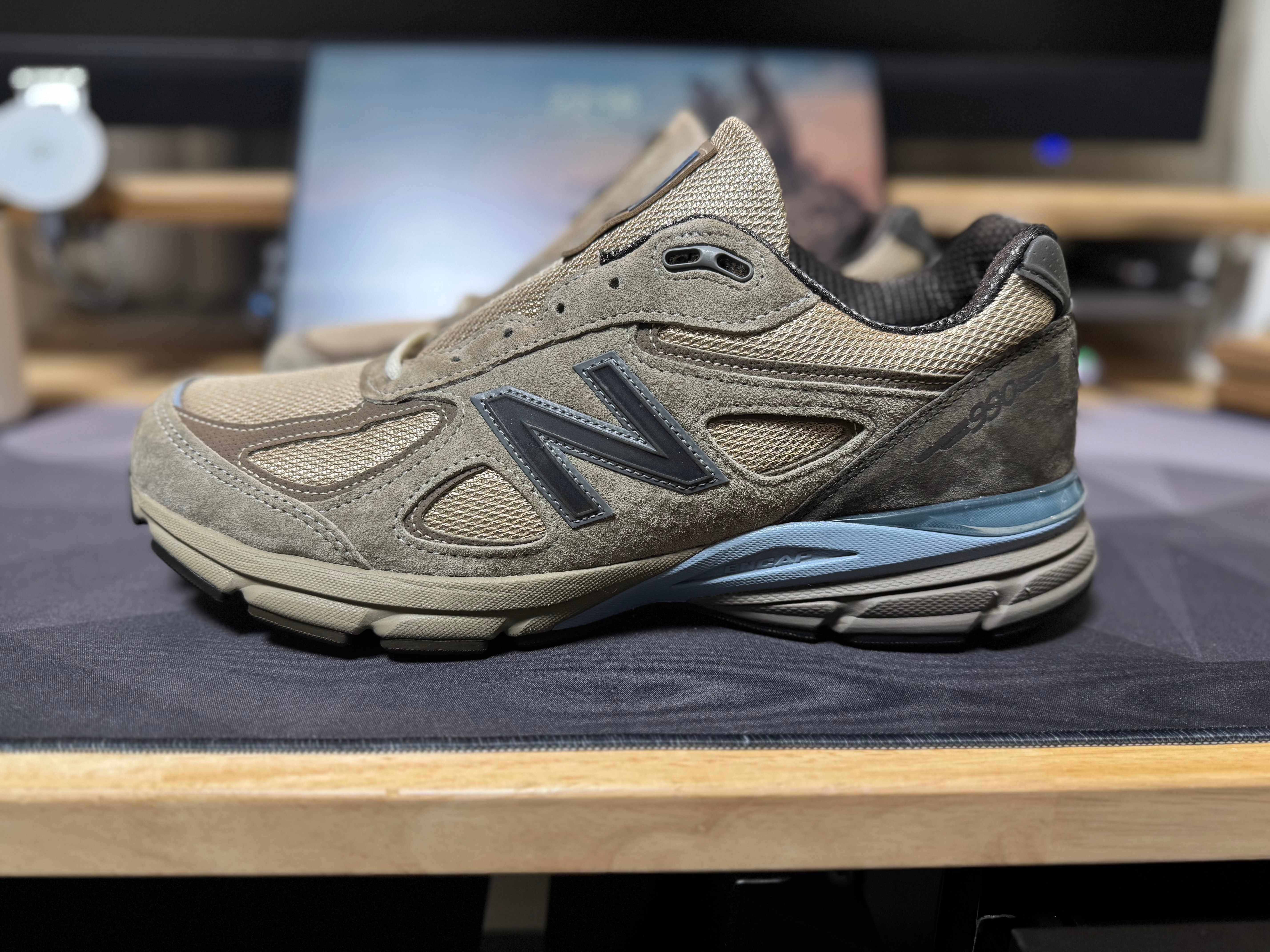 AURALEE × New Balance 990V4 "Taupe"