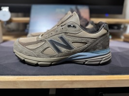 オーラリー × ニューバランス 990V4 "トープ"