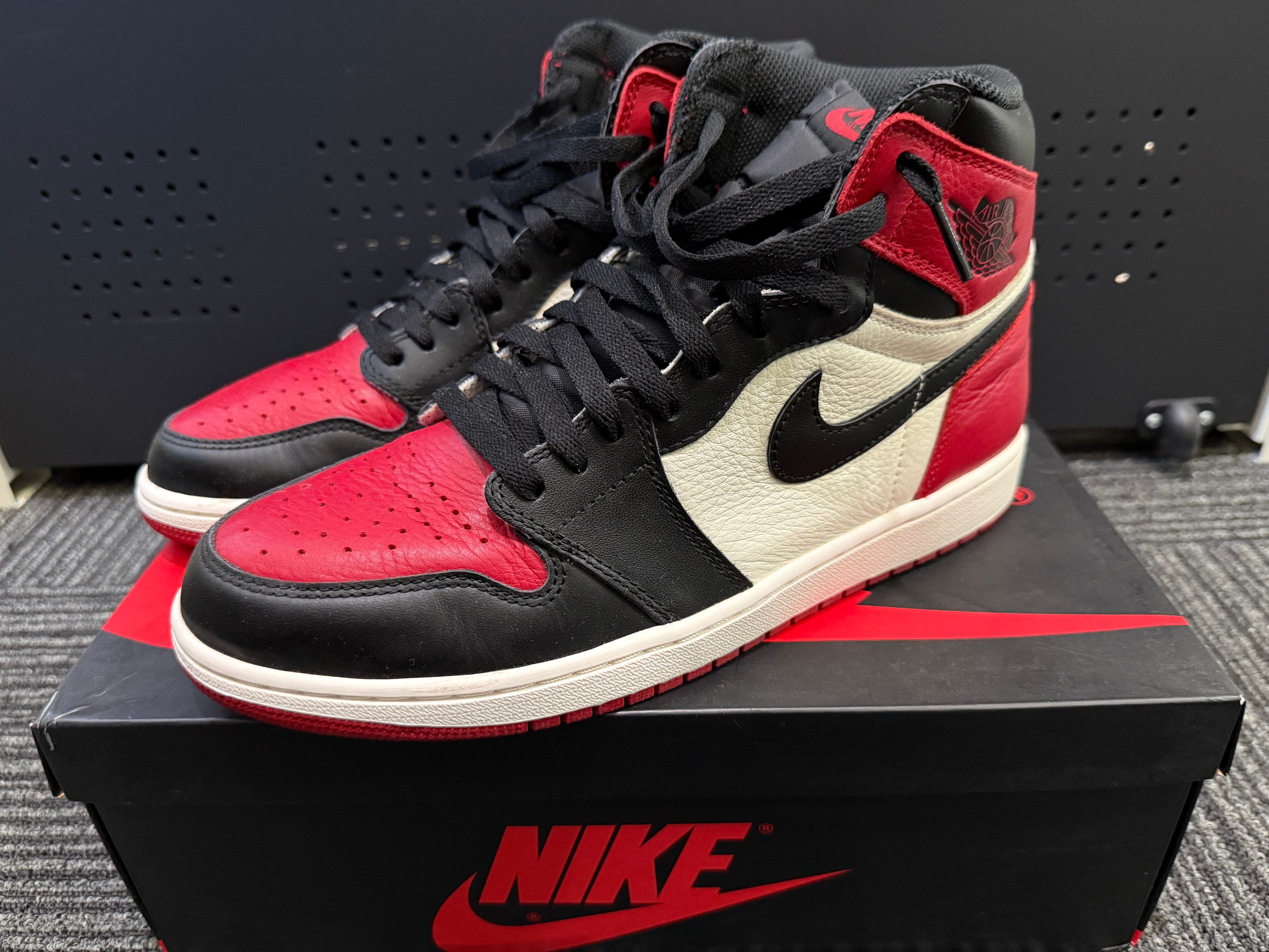 Nike Air Jordan 1 Retro High OG "Bred Toe"