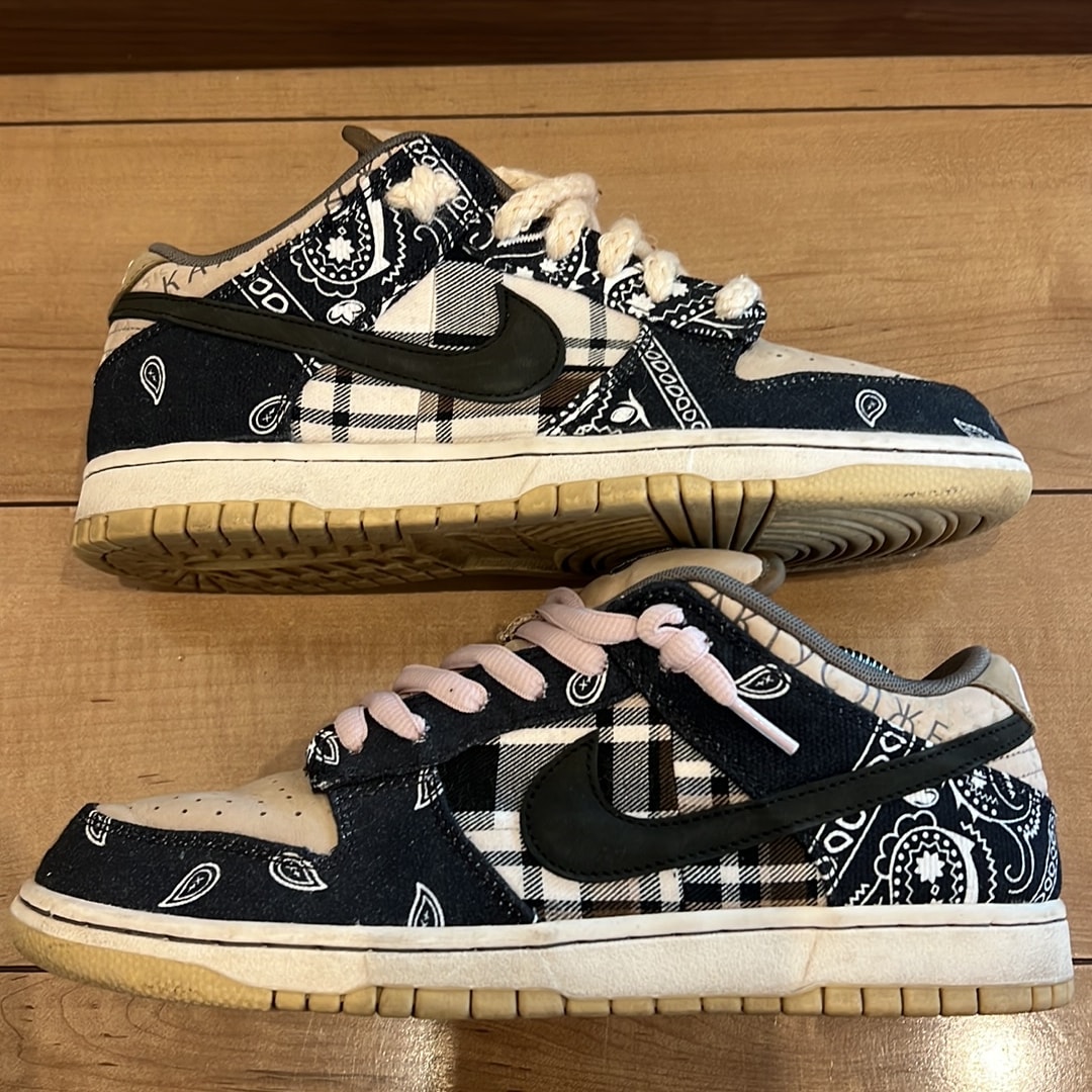 Travis Scott × Nike SB Dunk Low "Black/Parachute Beige"