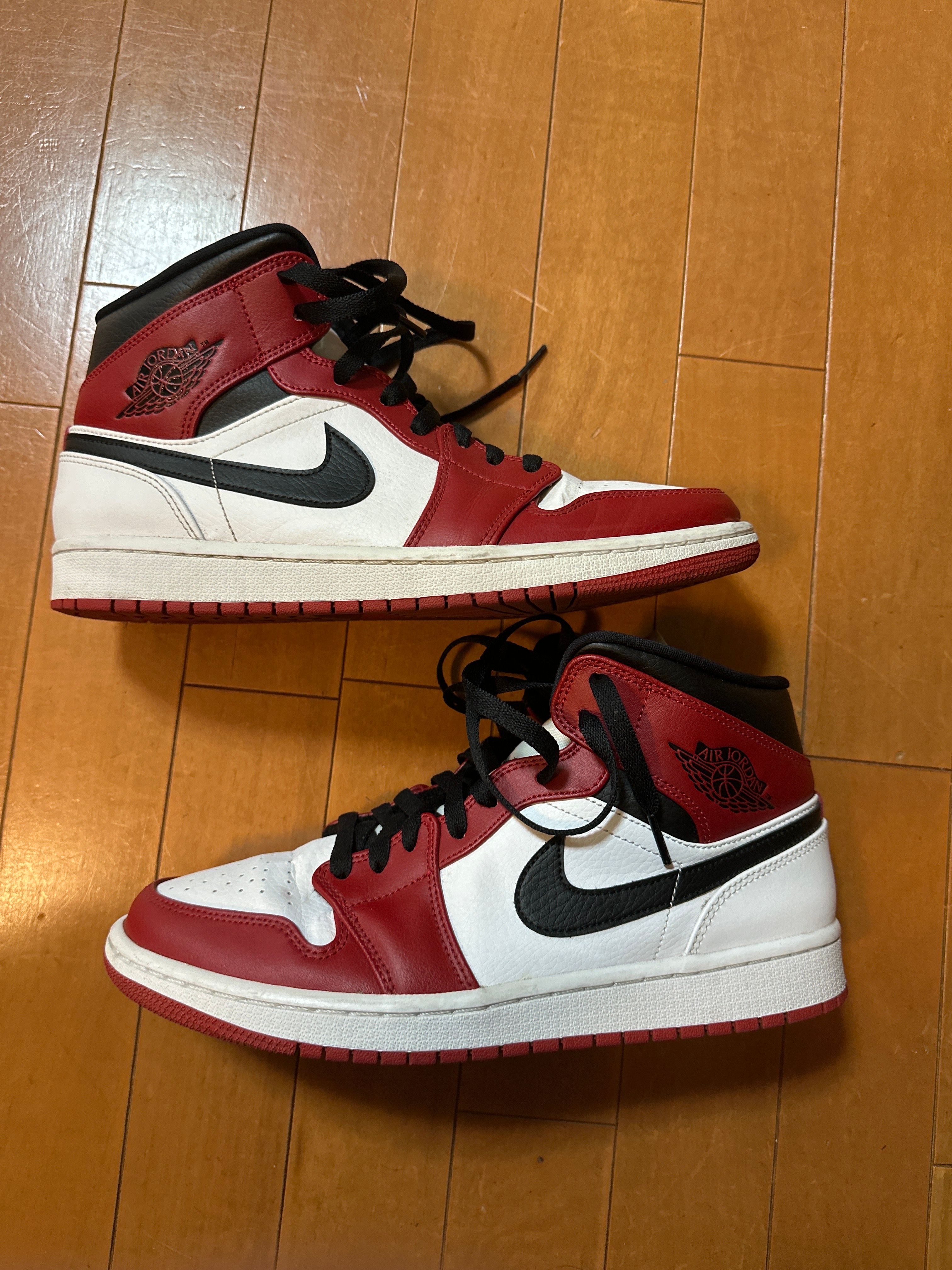 Nike Air Jordan 1 Mid "Chicago" 