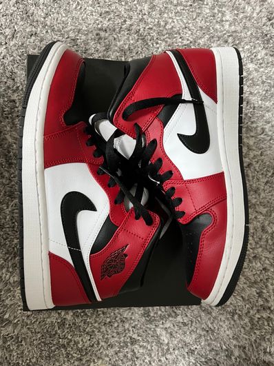 Nike Air Jordan 1 Mid "Chicago Black Toe"