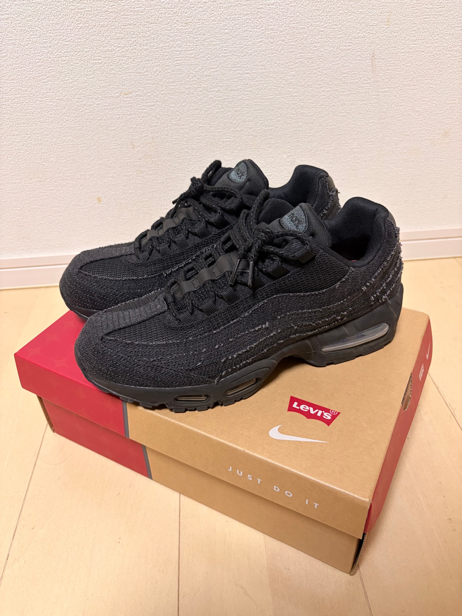 Levi's × Nike Air Max 95 OG "Denim Black"
