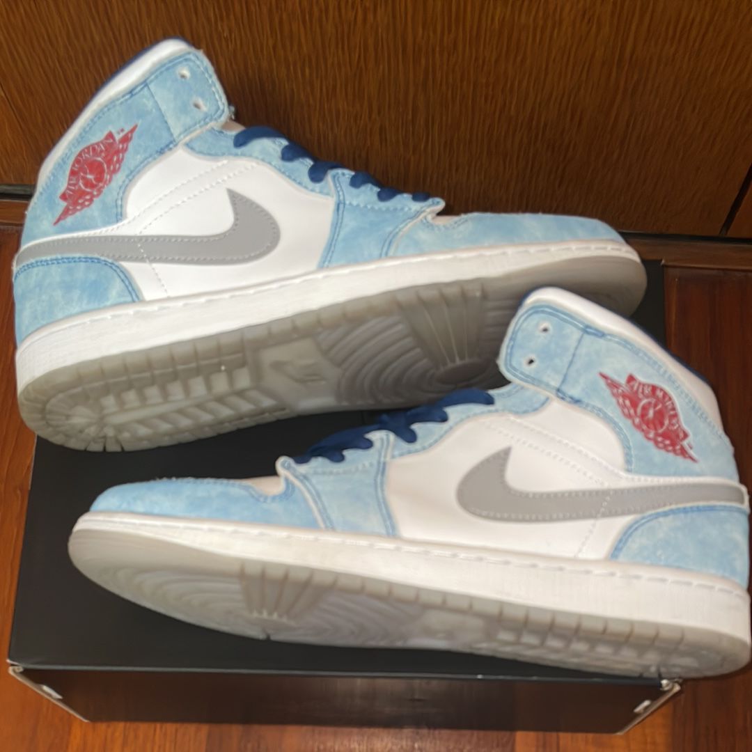 Nike Air Jordan 1 Mid SE "White/Hyper Royal/Red"