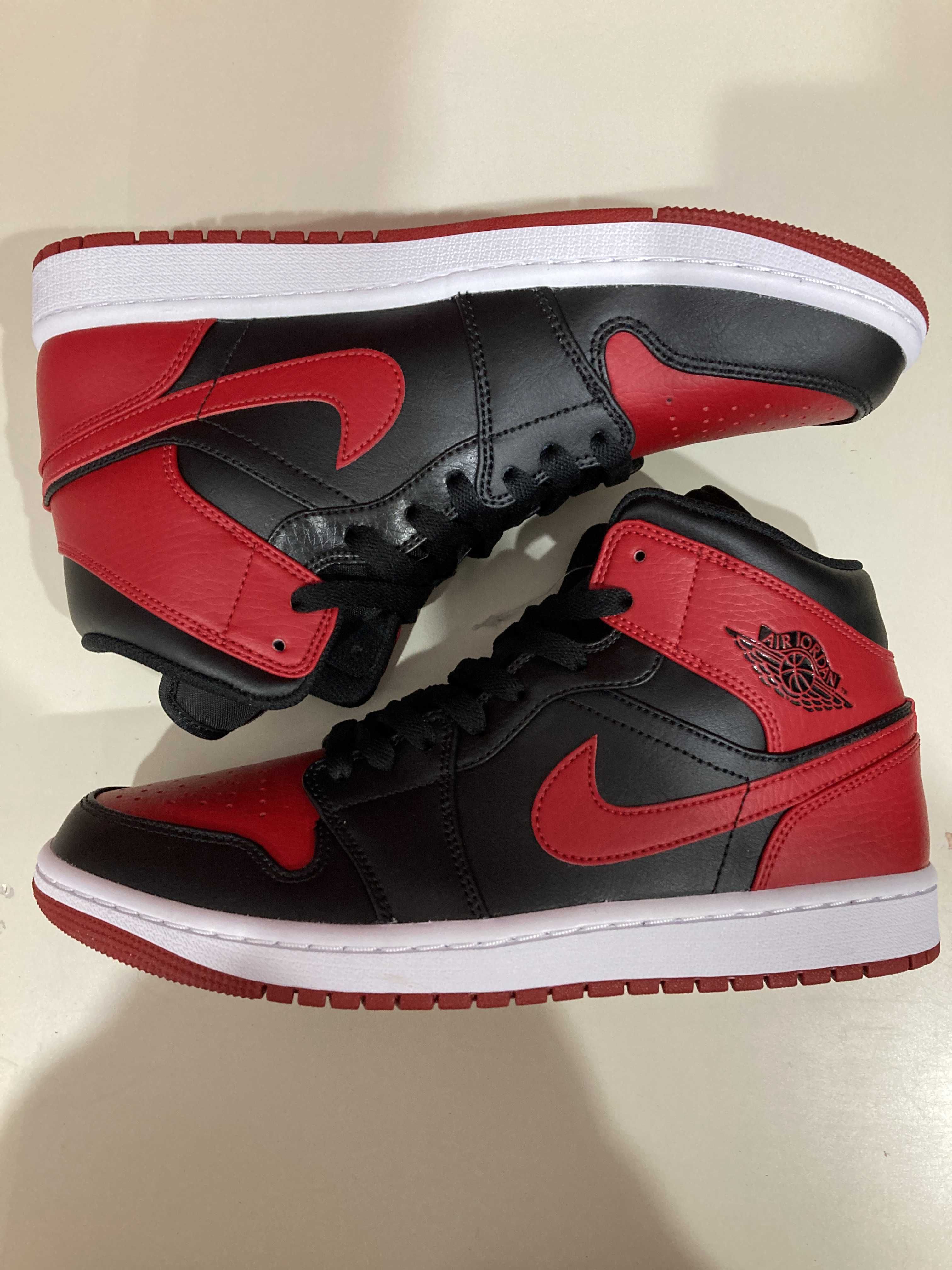 Nike Air Jordan 1 Mid "Bred"